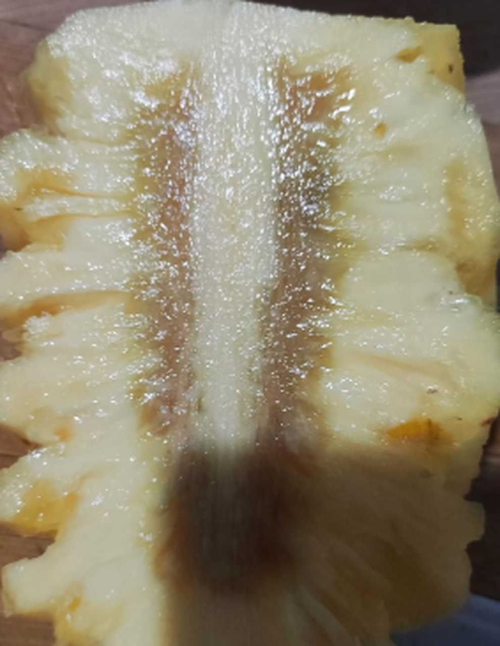 切开菠萝坏掉的图片图片