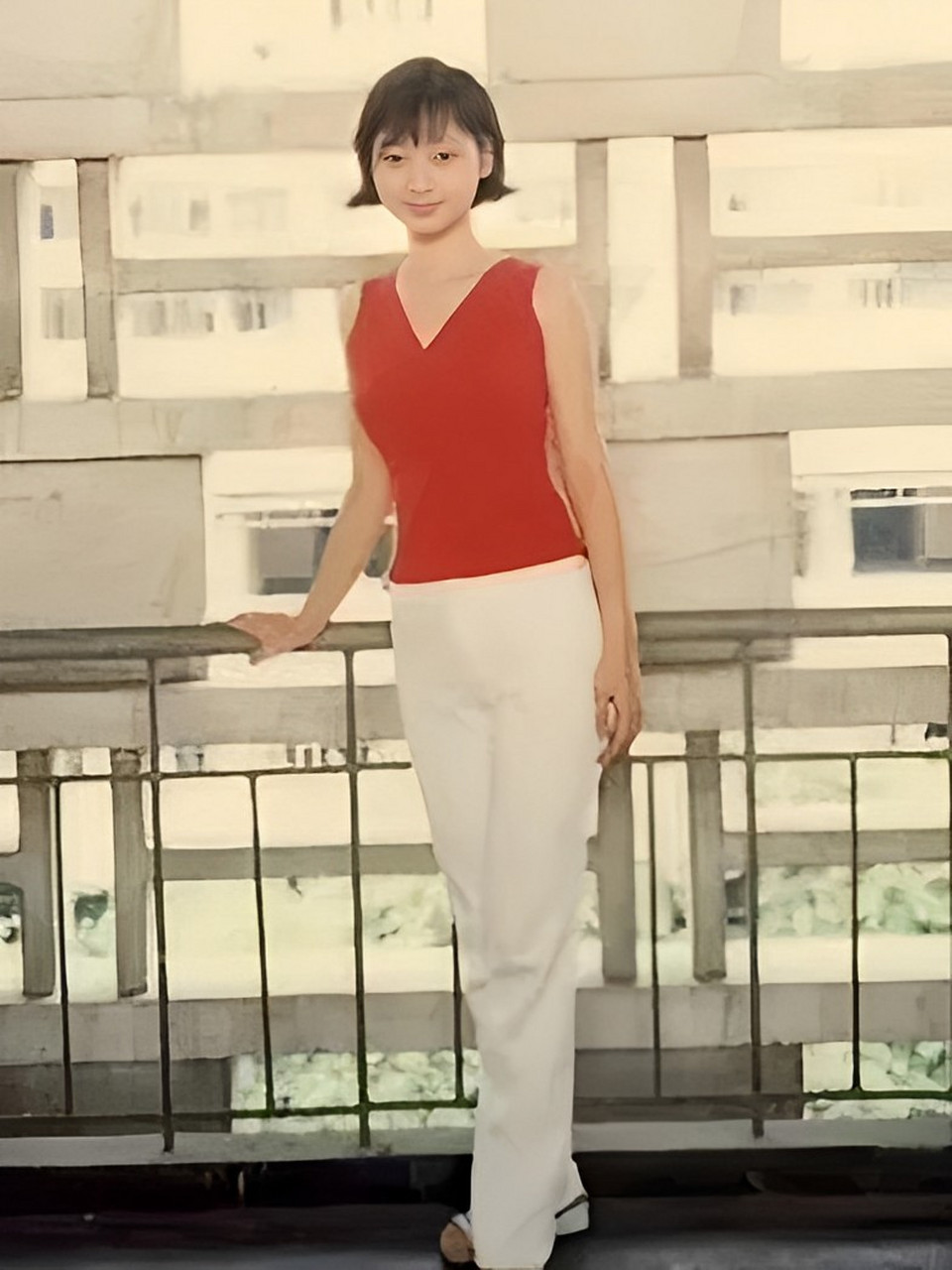 其实按照柳岩的条件,应该是很多人追求的,只是她一直到现在42岁,她