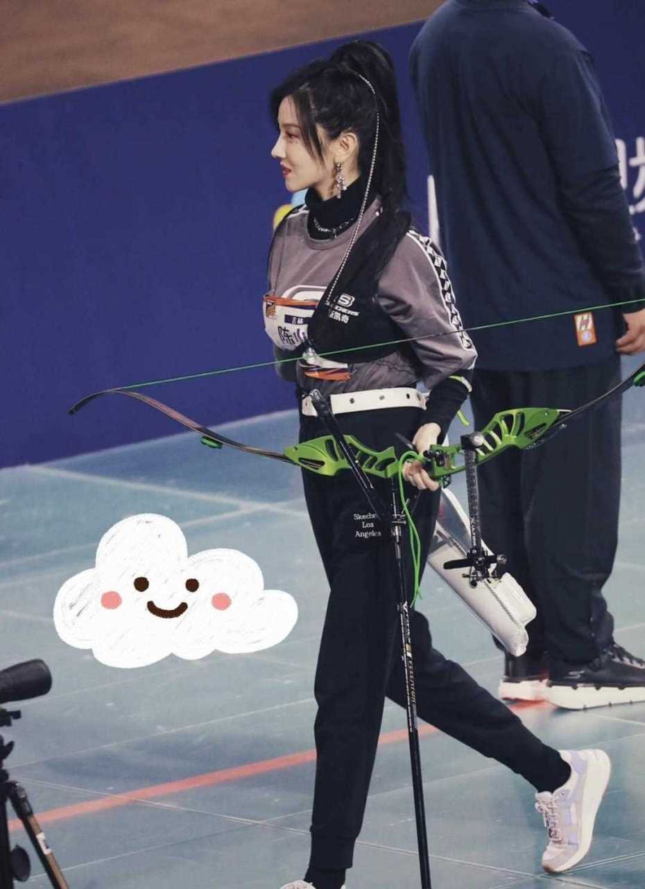 前几张黑色衣服的陈小云是最近的样子,现在的脸是这样子的,跟《斛珠