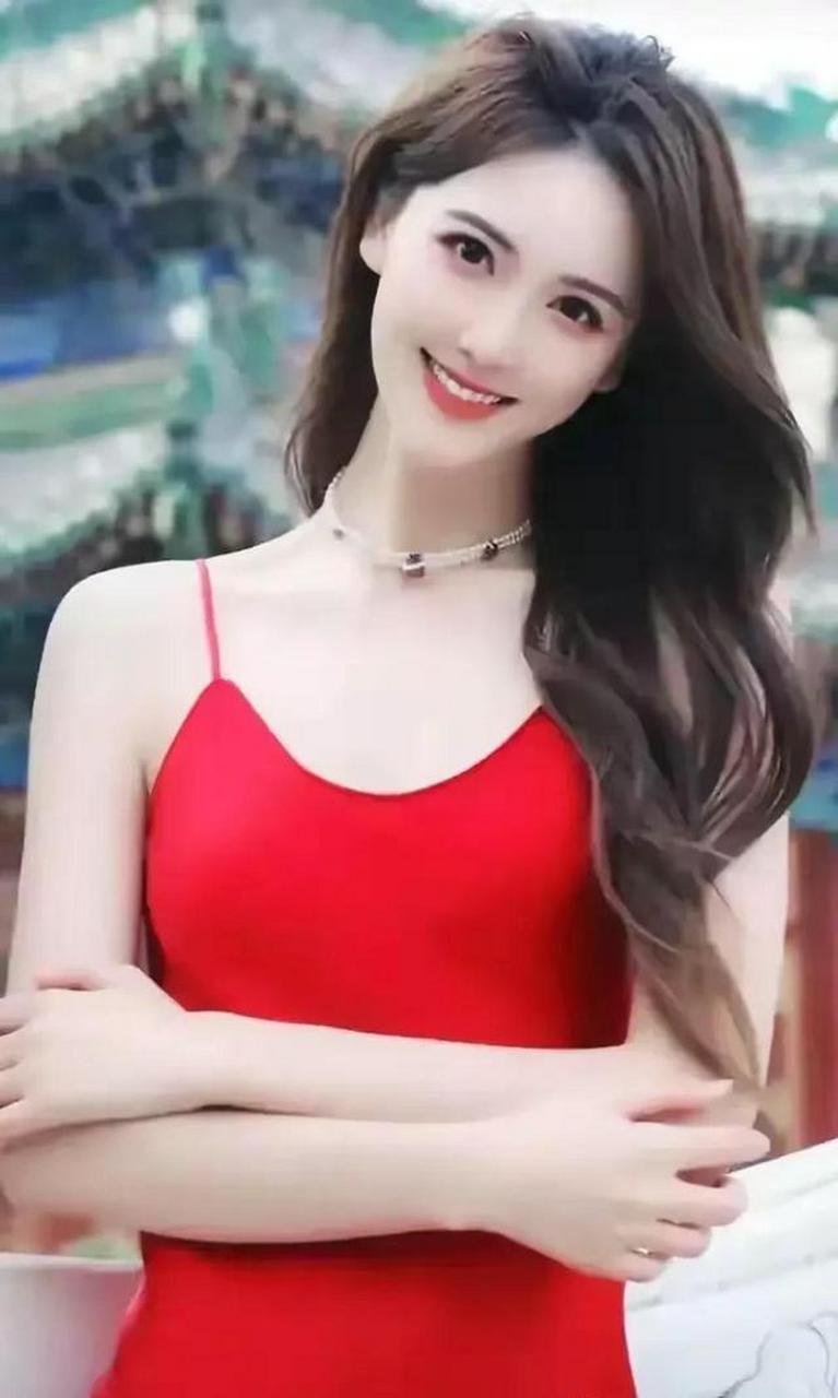 央视主持人李丹儿实在太美啦