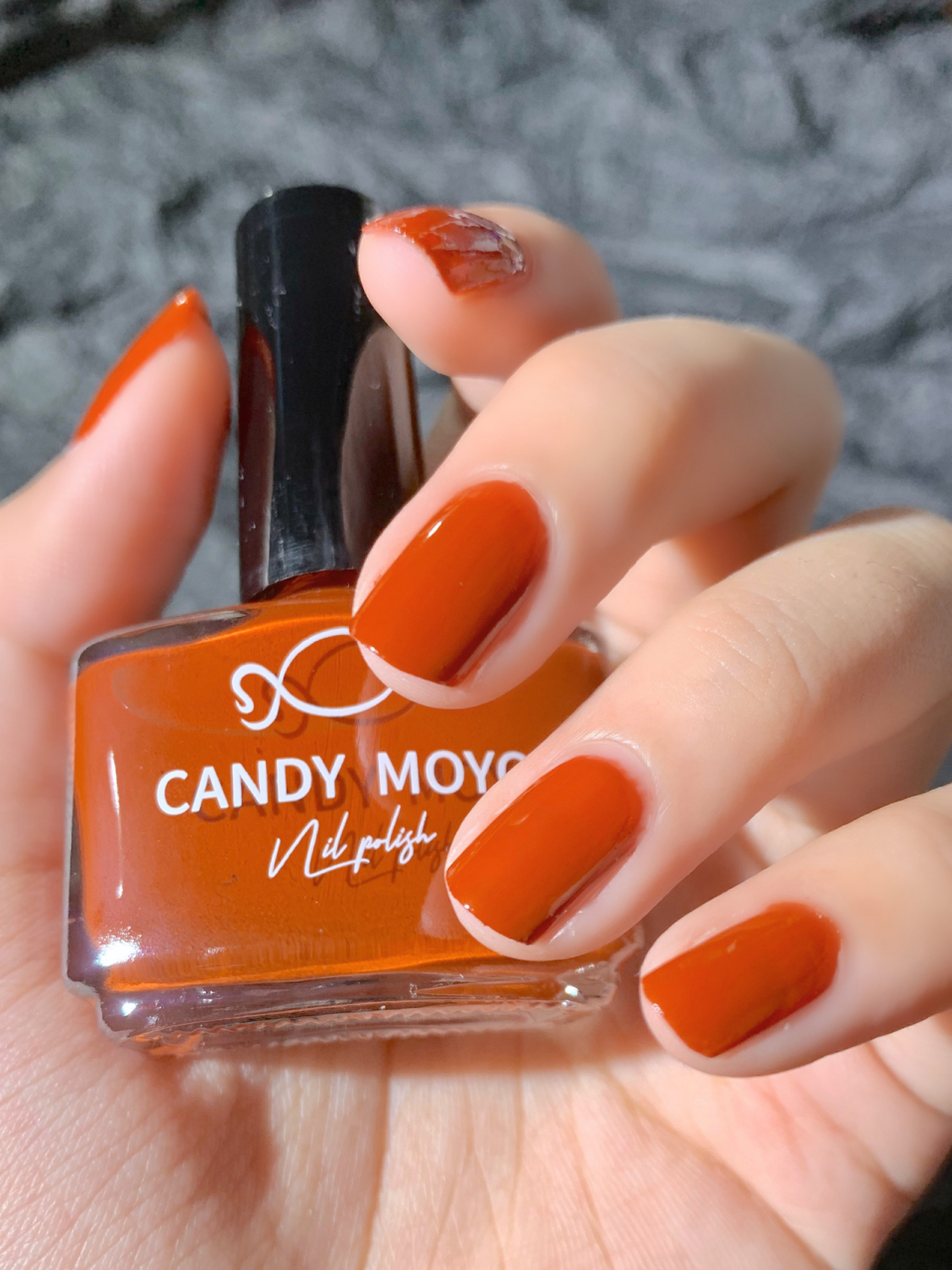 纯色指甲油试色 | 显白焦糖红南柚色 candymoyo膜玉油性指甲油上手