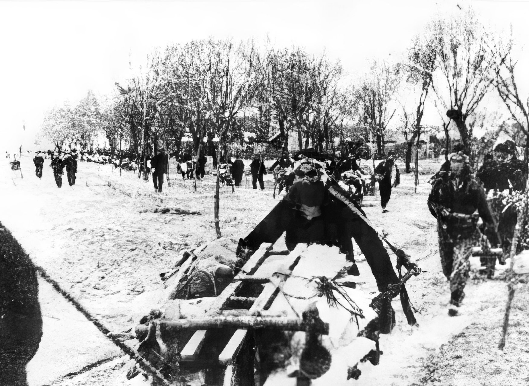 老百姓帮助解放军:在淮海战役中,解放军曾经收到过来自老百姓的大量