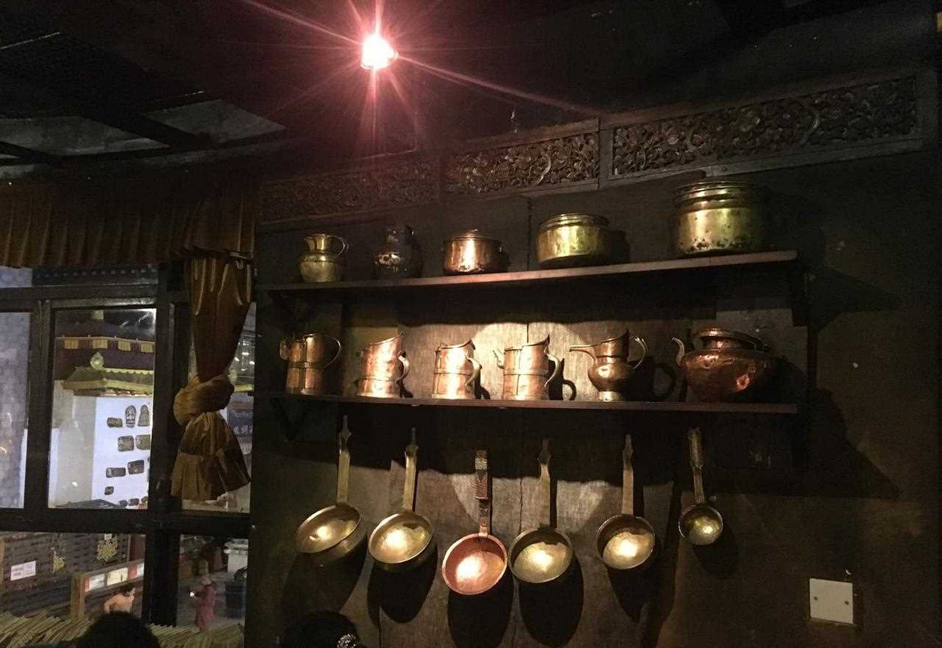 【拉萨】八廓街觅食(玛吉阿米藏餐厅)[阴险] 我们去的是最后代表的藏