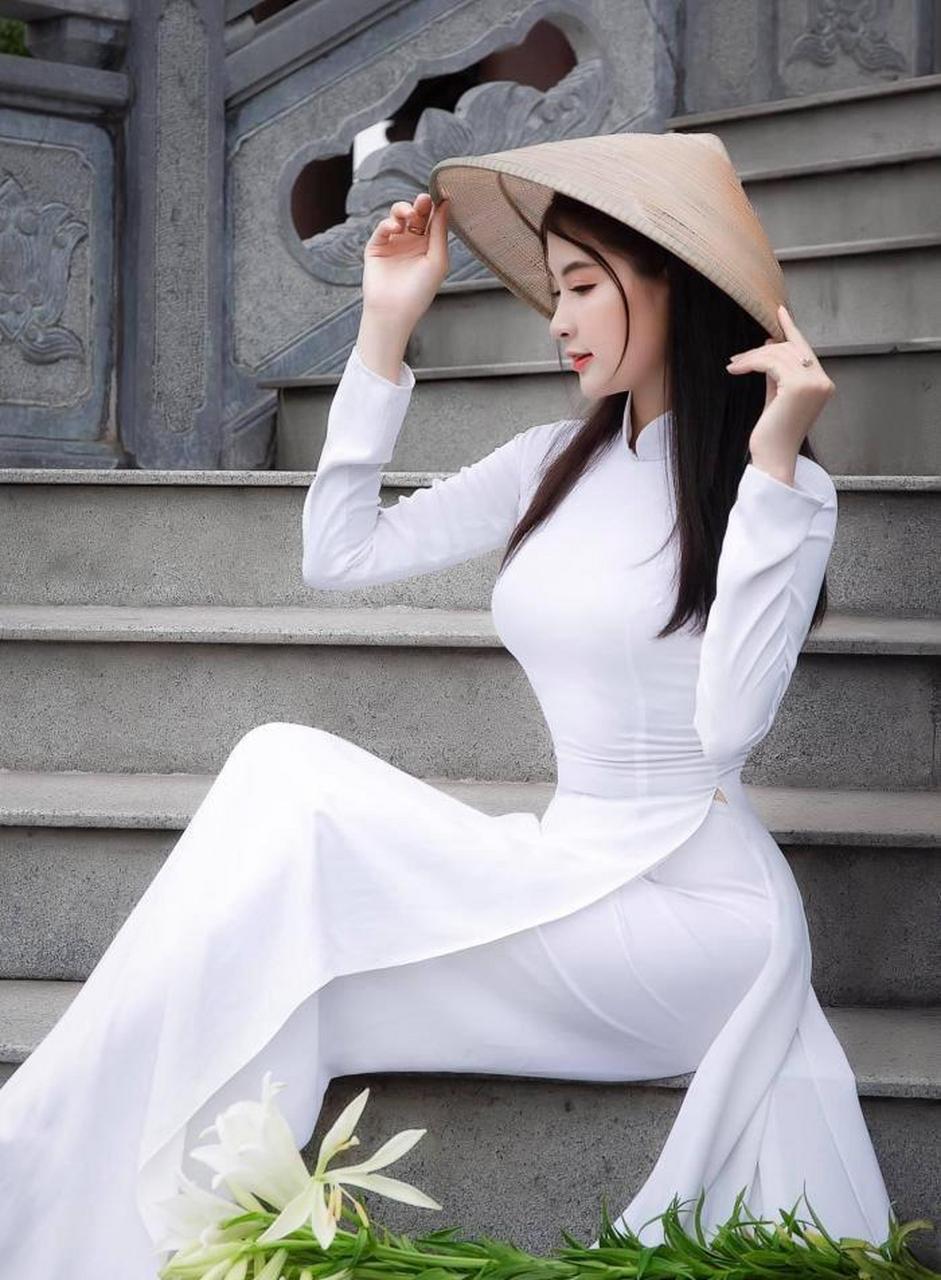 美女图集:几位身穿奥黛的越南模特,温婉的气质,让人一见倾心