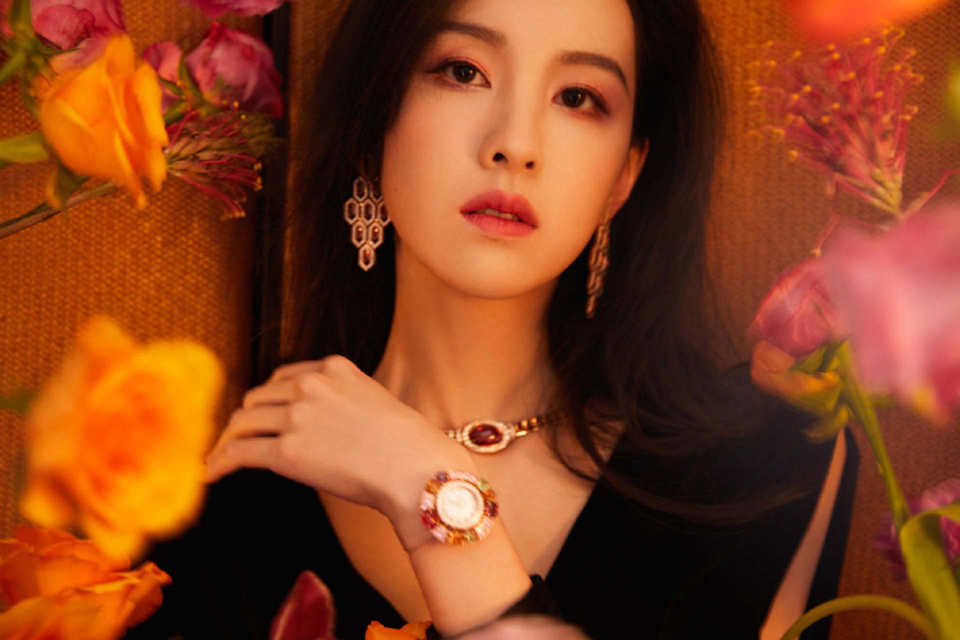 隔着屏幕都满满的心动,妥妥富家大小姐既视感,这次陈都灵黑色丝绒