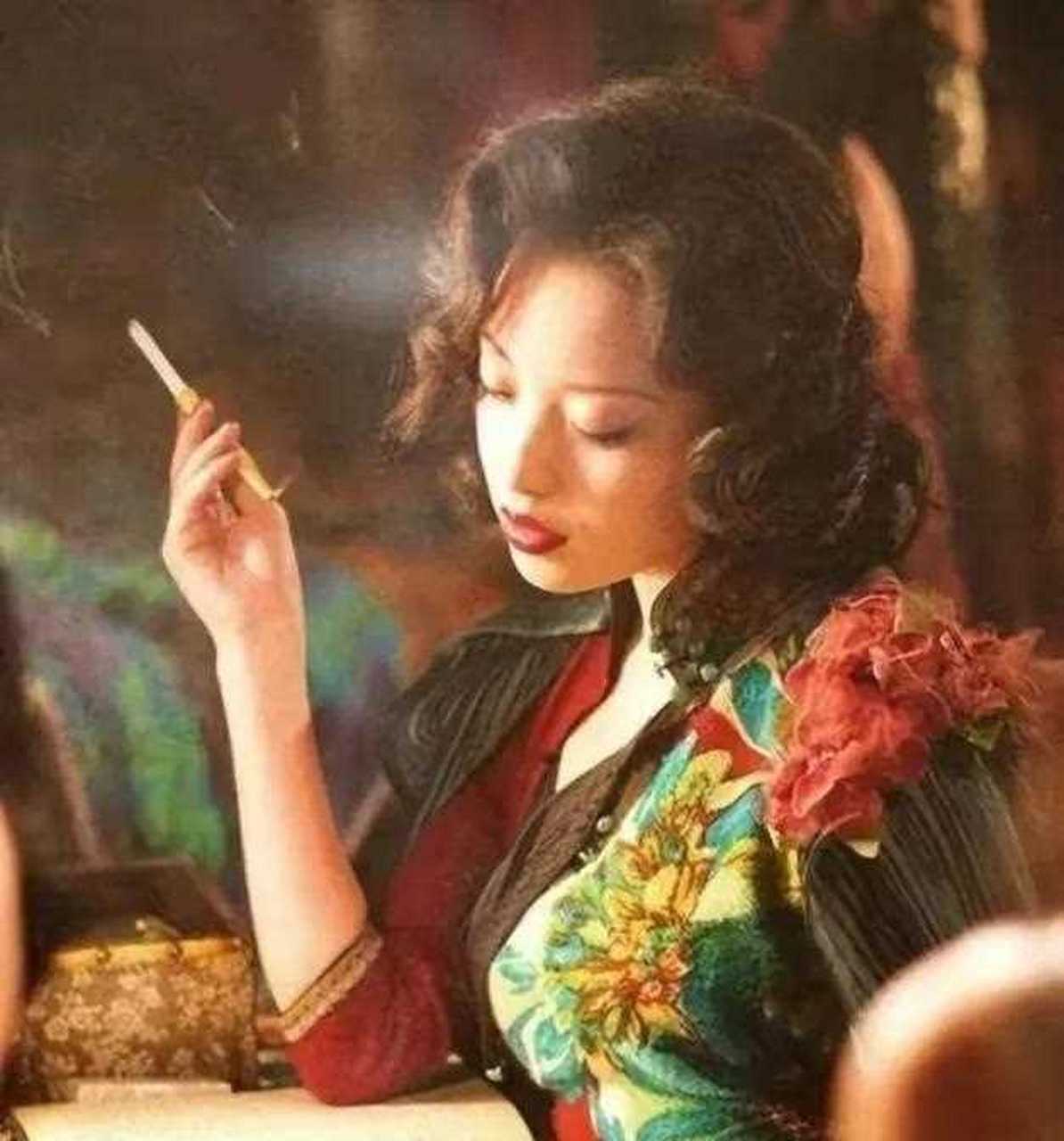 不可否认,倪妮,全网最有气质的女人,就连抽烟也这么美,你认为呢?