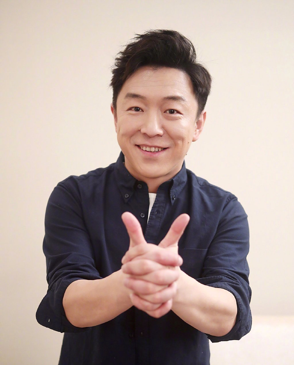 黄渤在2014年上春晚时,穿了一件蓝色连体衣表演节目,当时被网友说把