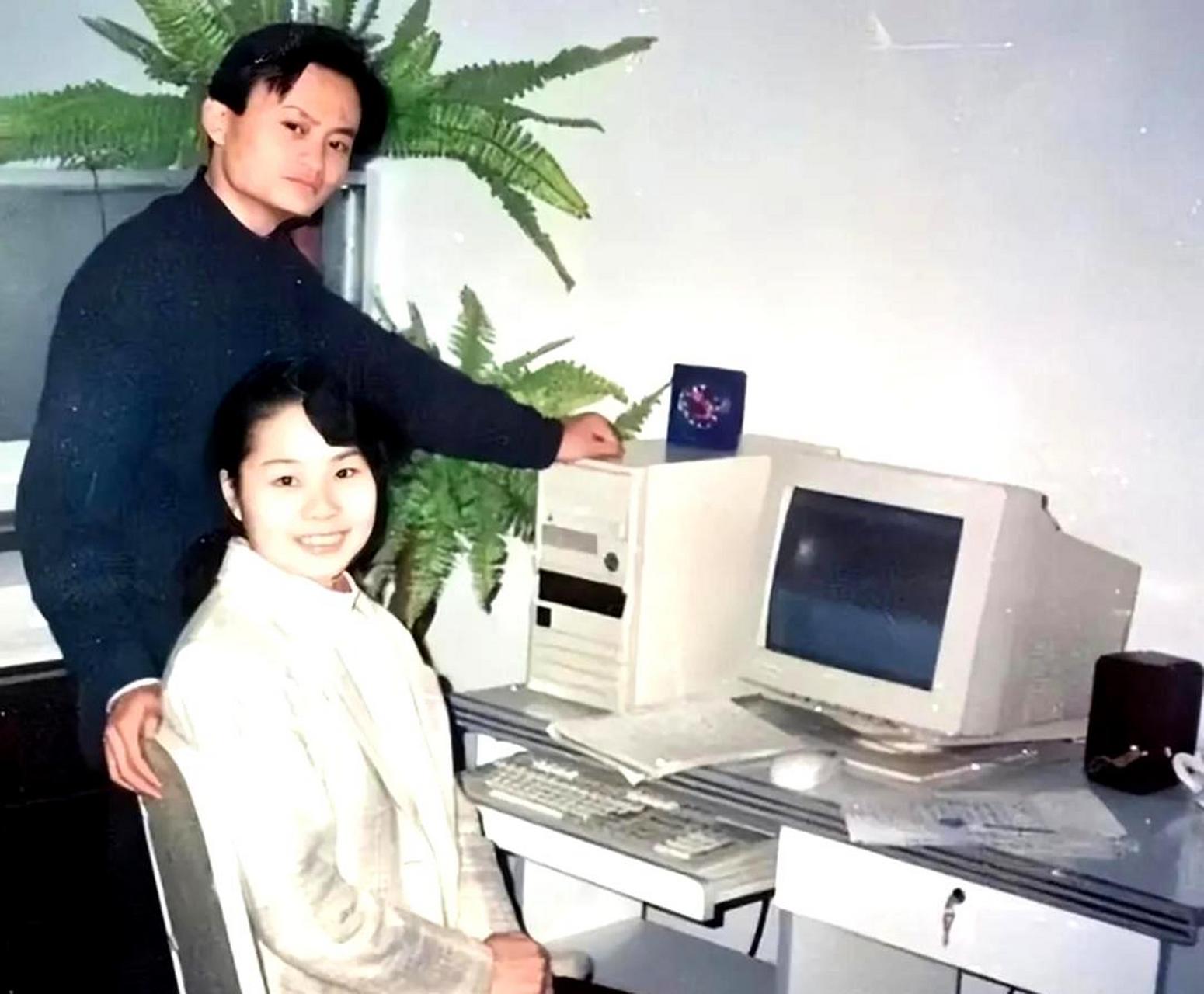 张瑛,马云的妻子,展现出东方美人的韵味,温婉秀丽.