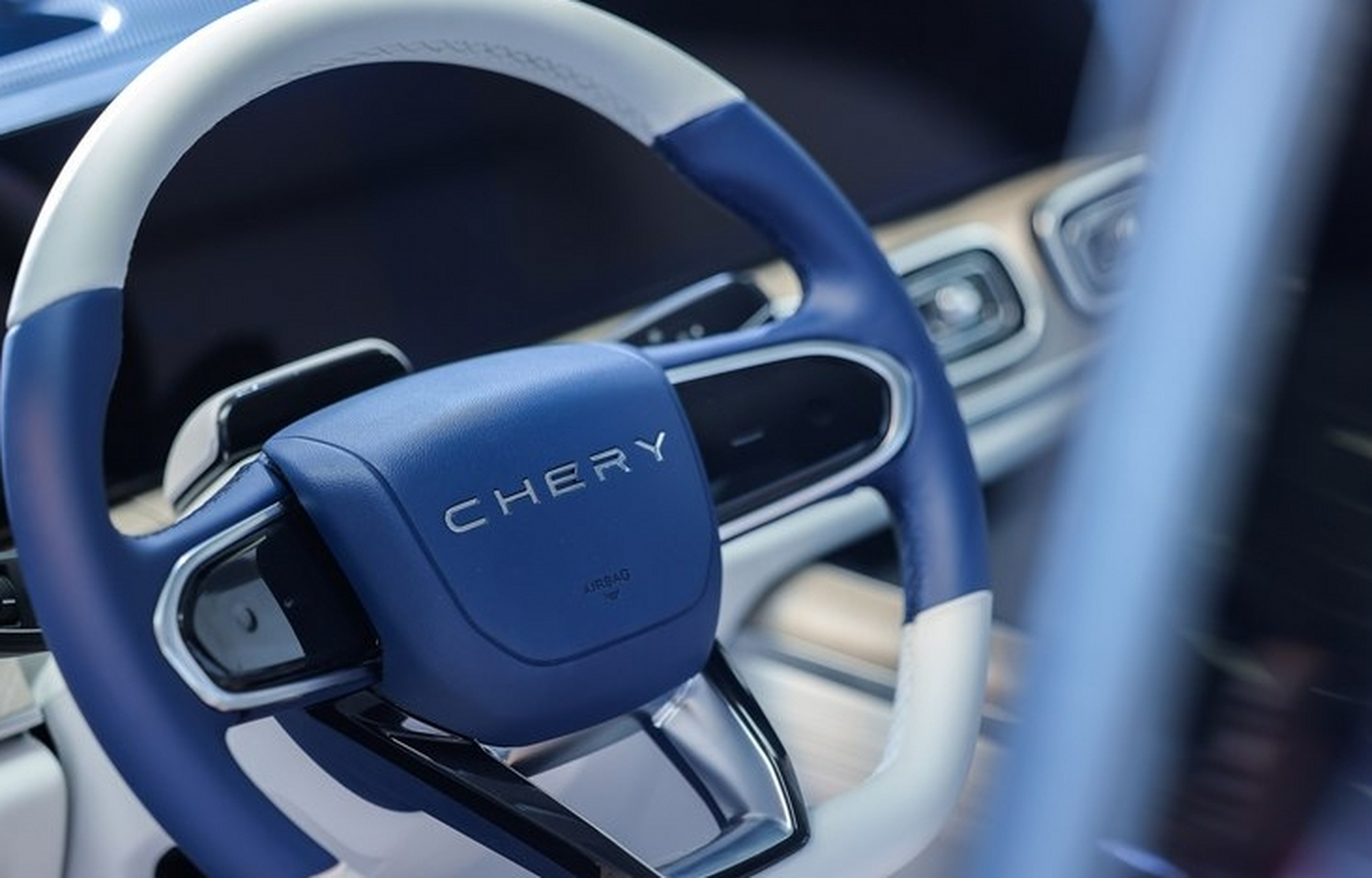 奇瑞风云t9的内饰延续了瑞虎9的设计风格,但却更加大胆时尚.