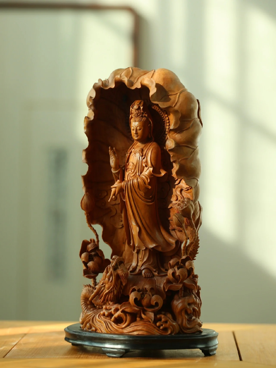 绝美手工,檀香木雕观音菩萨  老山檀香木纯手工作品,精美绝伦.