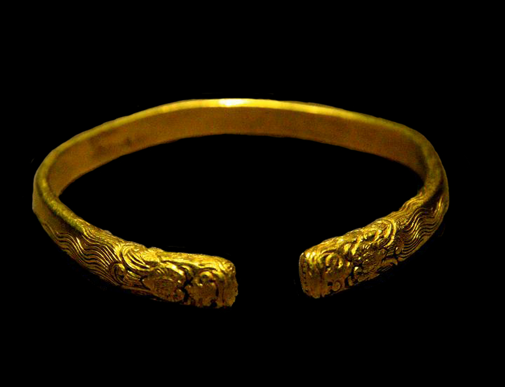 头面是明代权贵人家妇女的常用首饰.