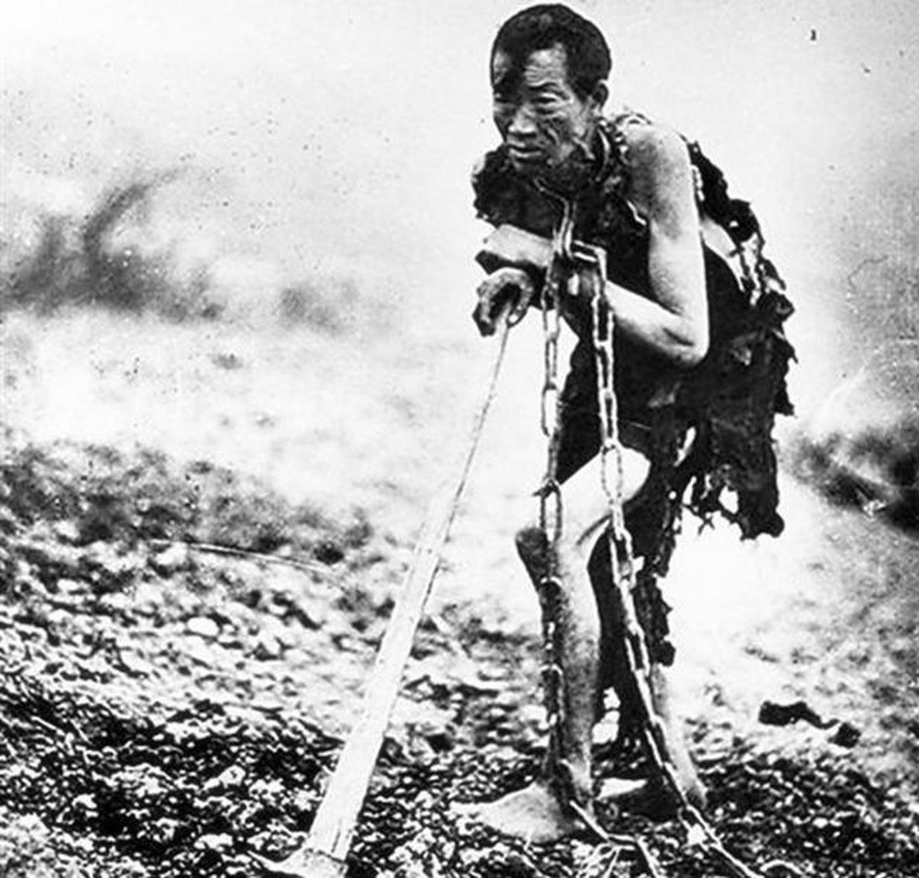 1938年冬,西藏农奴顶着严寒,从事牛马般的劳动!