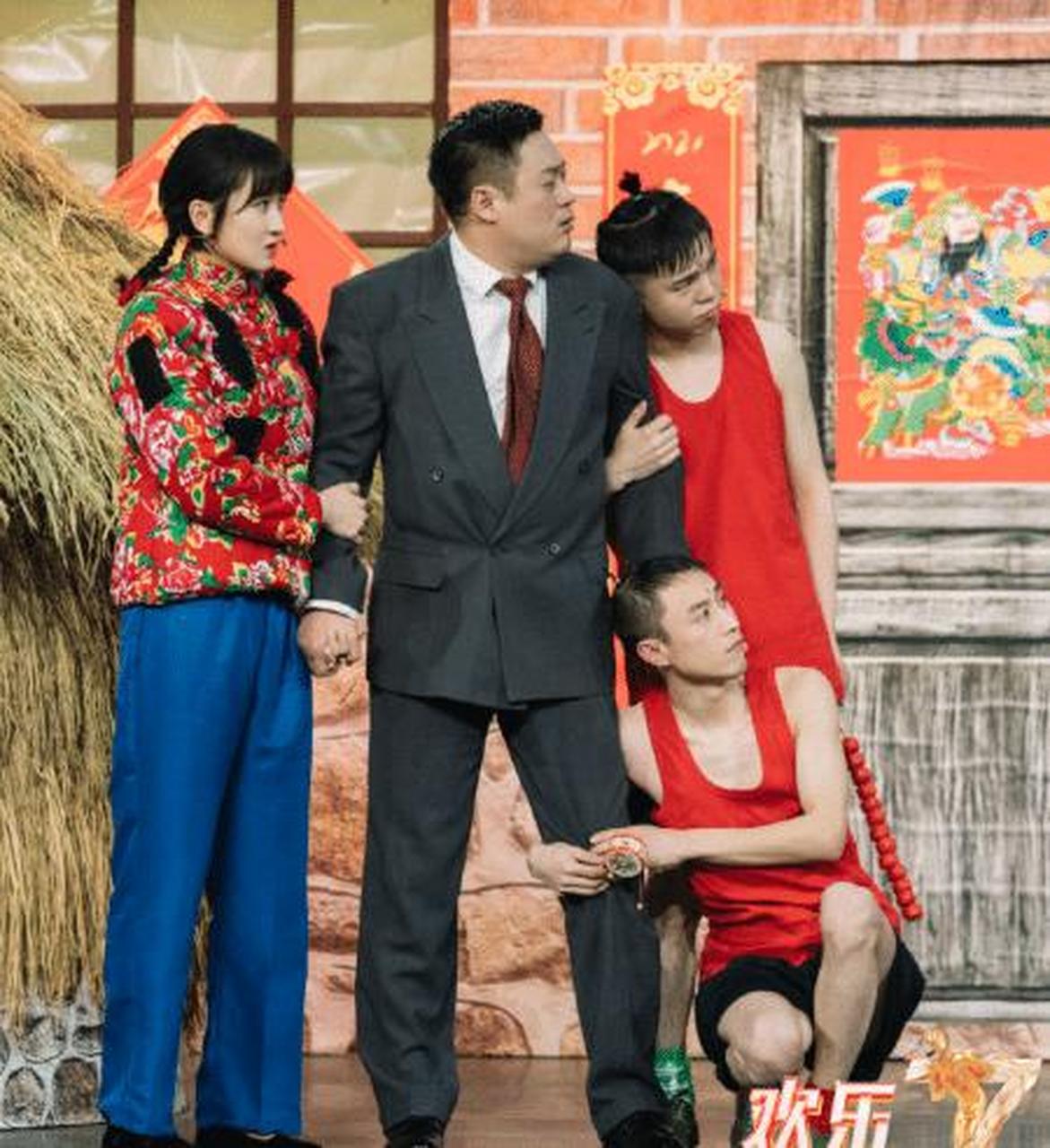 百家号星火计划# 孔云龙手捧奖杯,欢乐喜剧人最终获奖者.