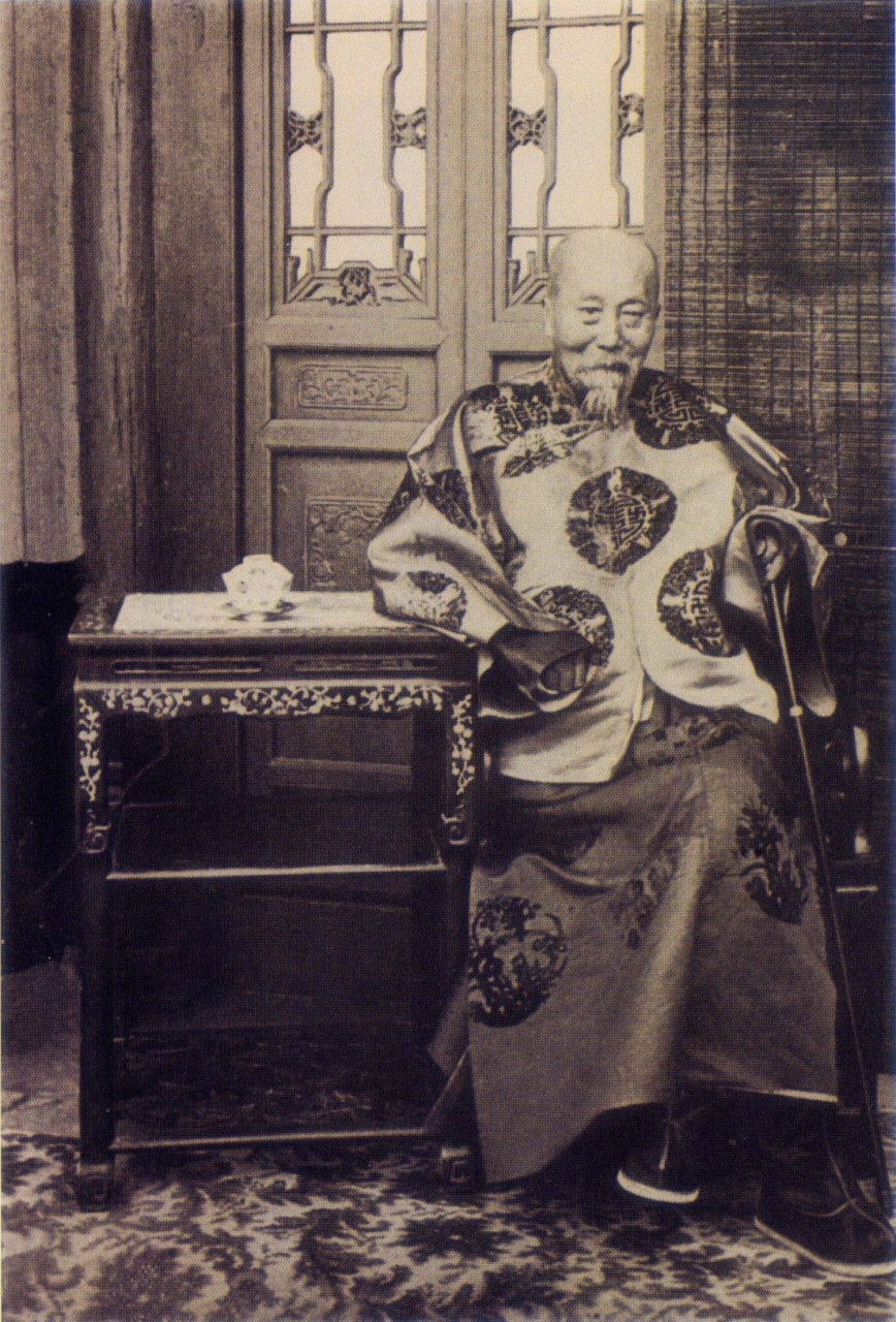 李鸿章:晚清名臣与洋务运动领袖  李鸿章(1823年2月15日—1901年11月7