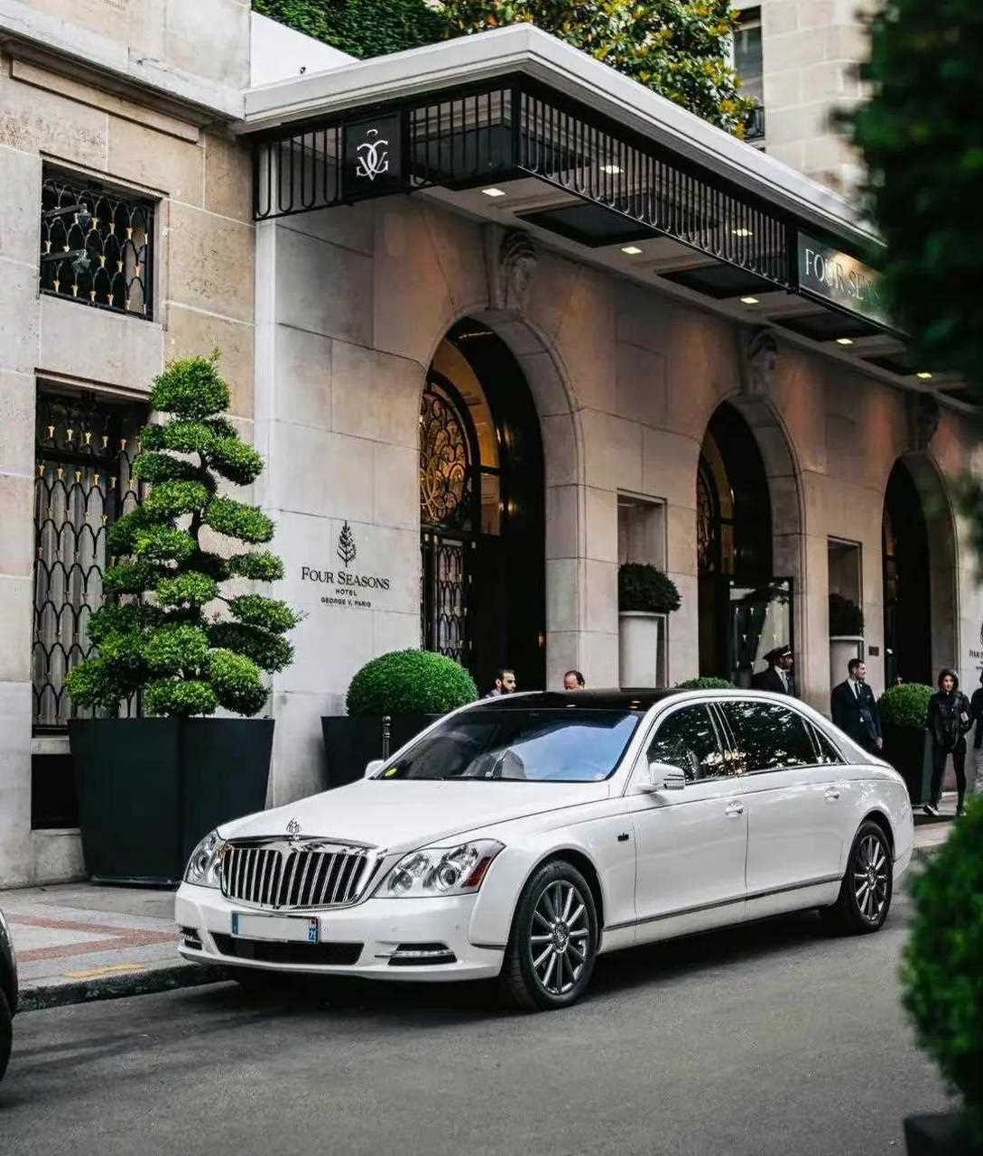 曾经世界上最奢的轿车之一[友军] 迈巴赫62s landaulet[呲牙]对标