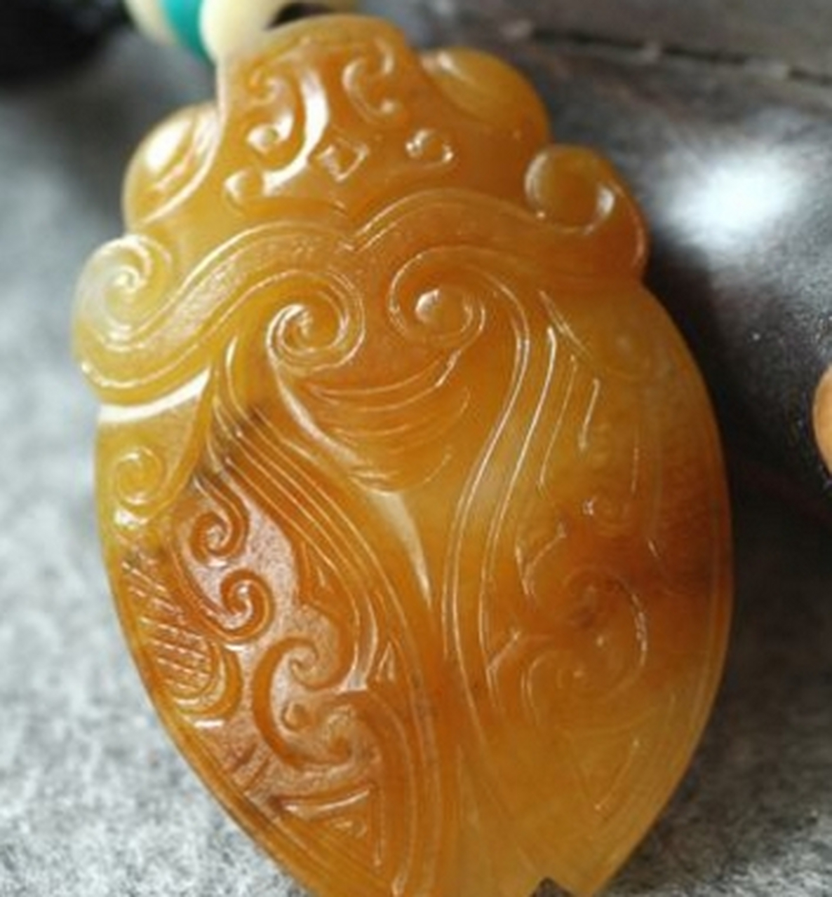 点击头像看直播# #和田玉# 青玉:颜色比较丰富,有虾青,竹叶青,杨柳青