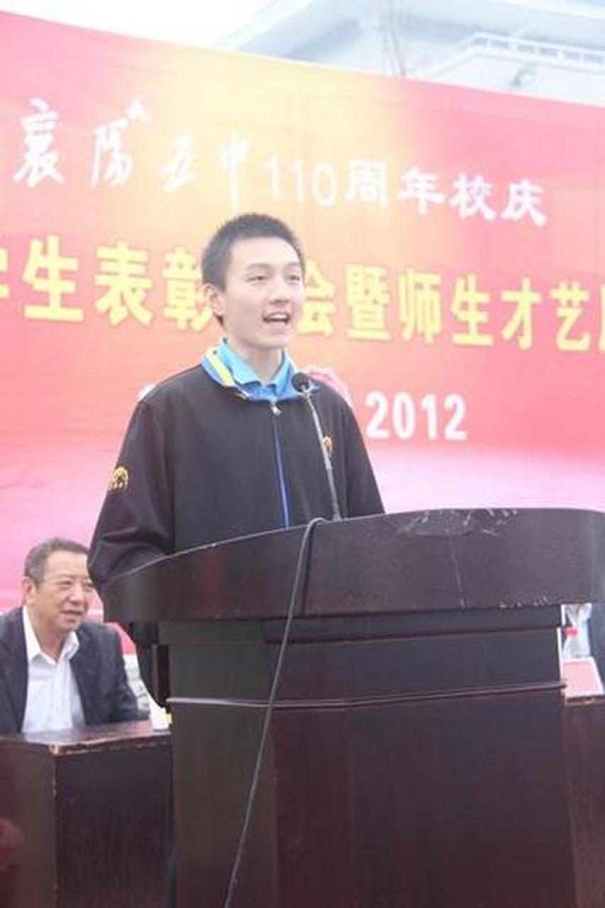 贺维艺放弃清华保送后,最终以689分的成绩荣膺"湖北理科状元".