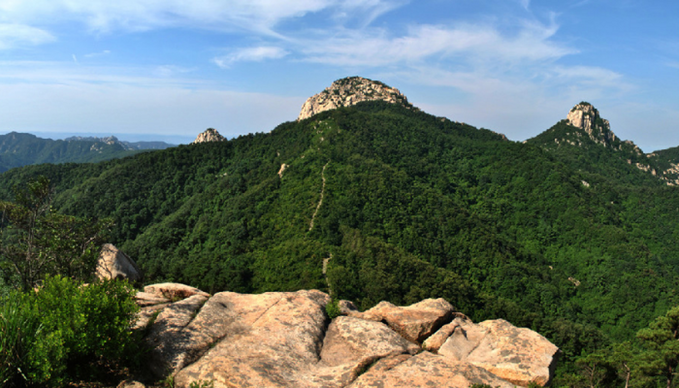 沂蒙山,(临沂),沂蒙山,包含沂山,蒙山云蒙,龟蒙三个景区,是世界文化