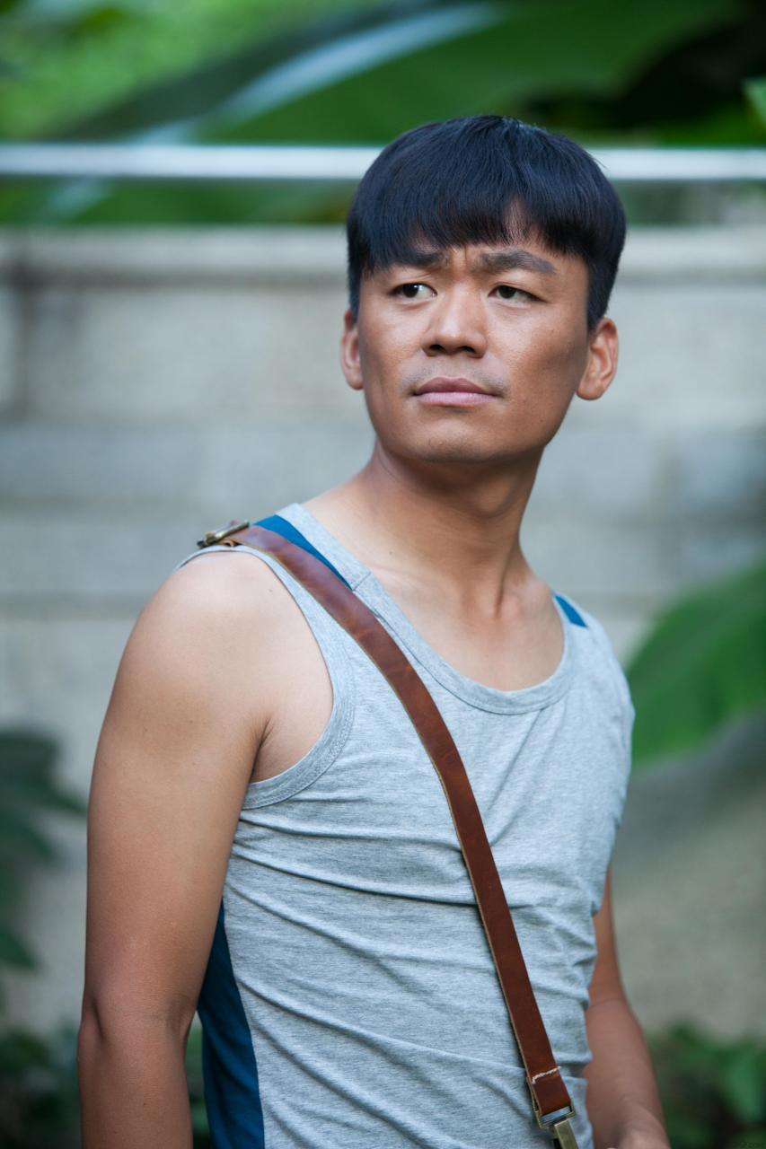 在电影《八角笼中》,沙场老板向腾辉意外发现了一群