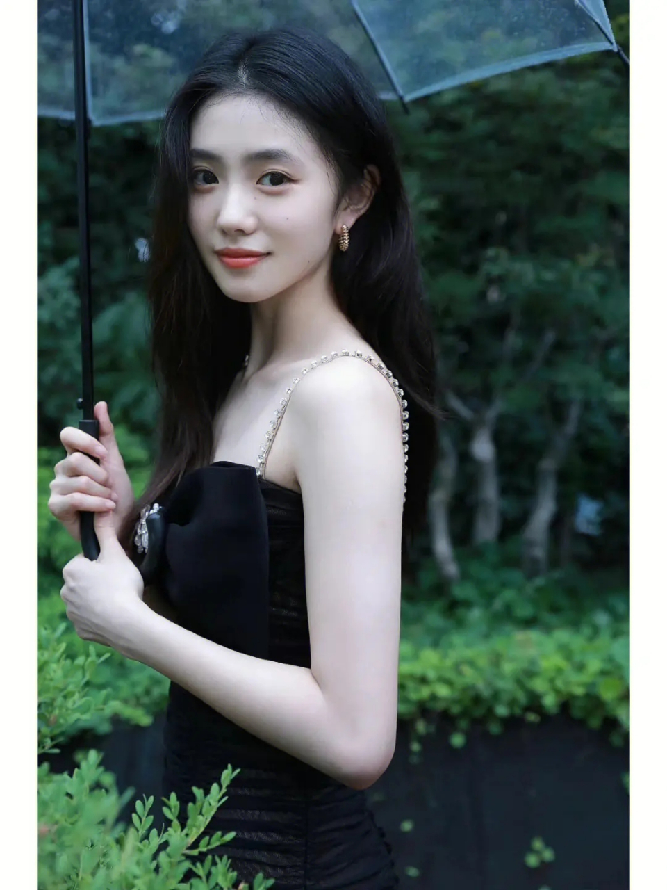 《龙马精神》正处于宣传中,对于自己的又一部大荧幕作品,刘浩存那边