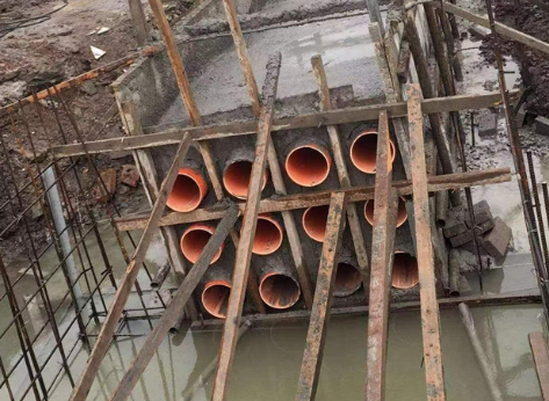 鑫建水泥制品# #预制电力排管#  预制电力排管在电力系统中起到了多