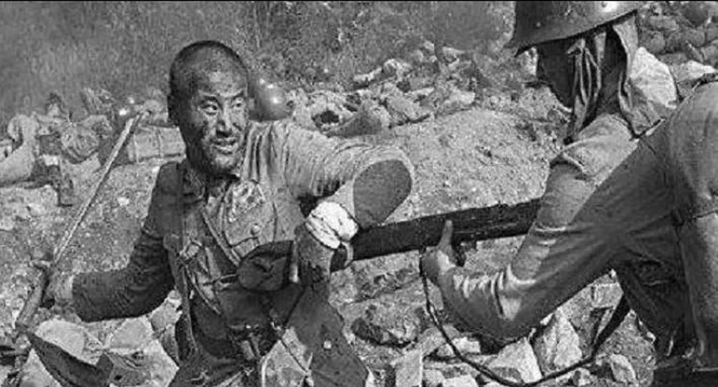 1938年7月,我军在山东战场和日本鬼子拼起了刺刀,只见这时,一位身高近