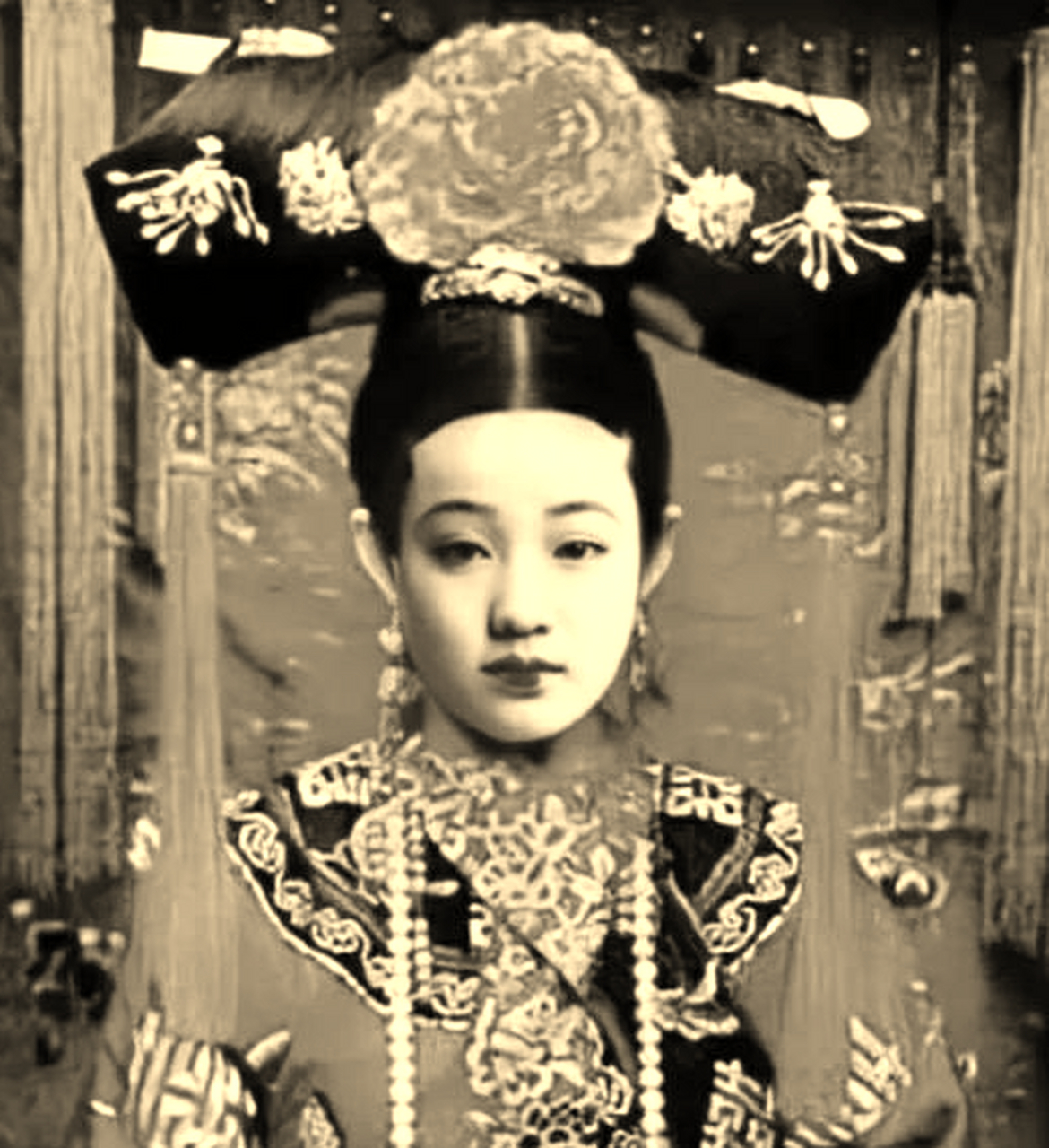 珍妃的珍贵彩照,在晚清后宫里,她是难得的美女,并且深得光绪的宠爱