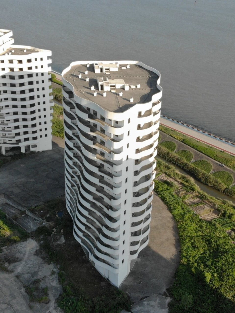 上海探景 | 魔都奉贤废弃烂尾楼  地点:奉贤一处大型沙滩附近 这座