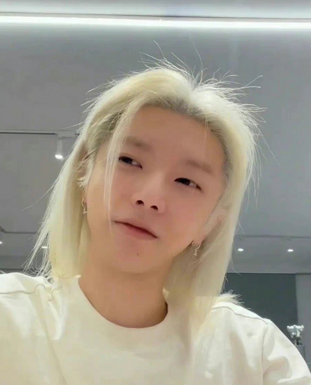 华晨宇的前后造型对比,他的时尚有点看不懂