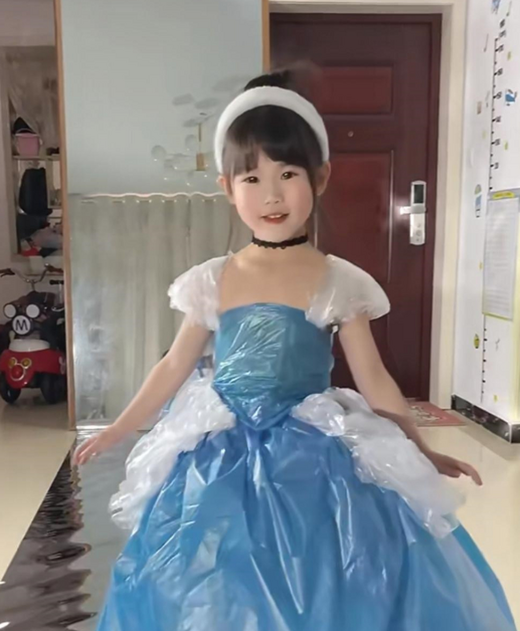 心灵手巧的妈妈乖巧懂事的女儿