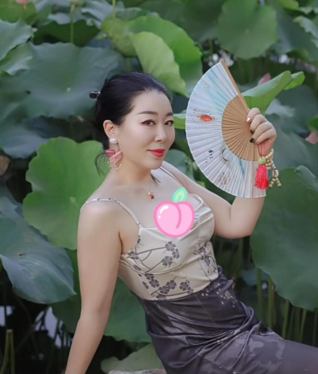 经典美熟很多人应该在网络上看过她的照片,从博客到抖音十多年了,越