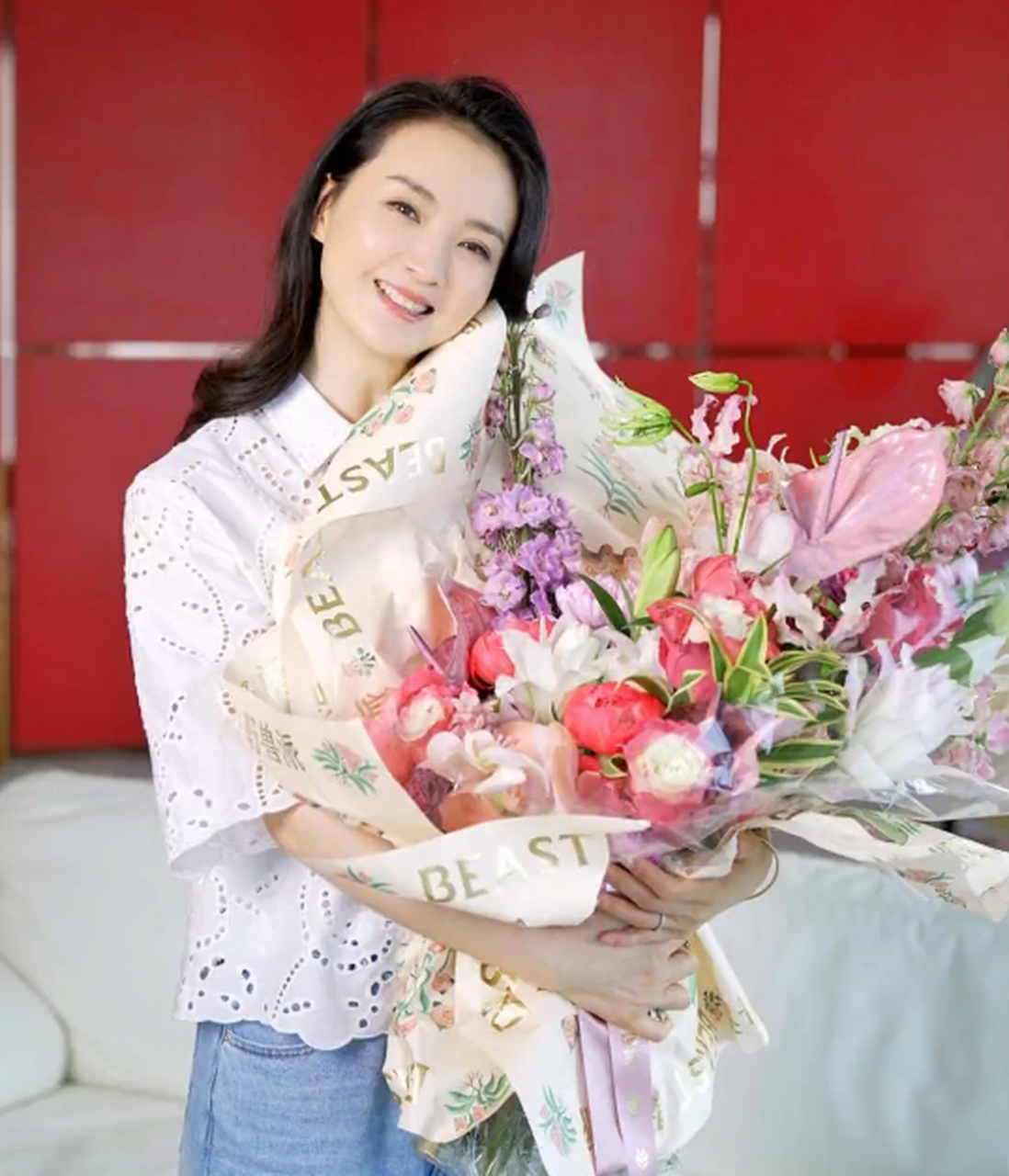 "那年,"晴格格"王艳参加综艺,节目组邀请她的儿子球球出境,结果球球对