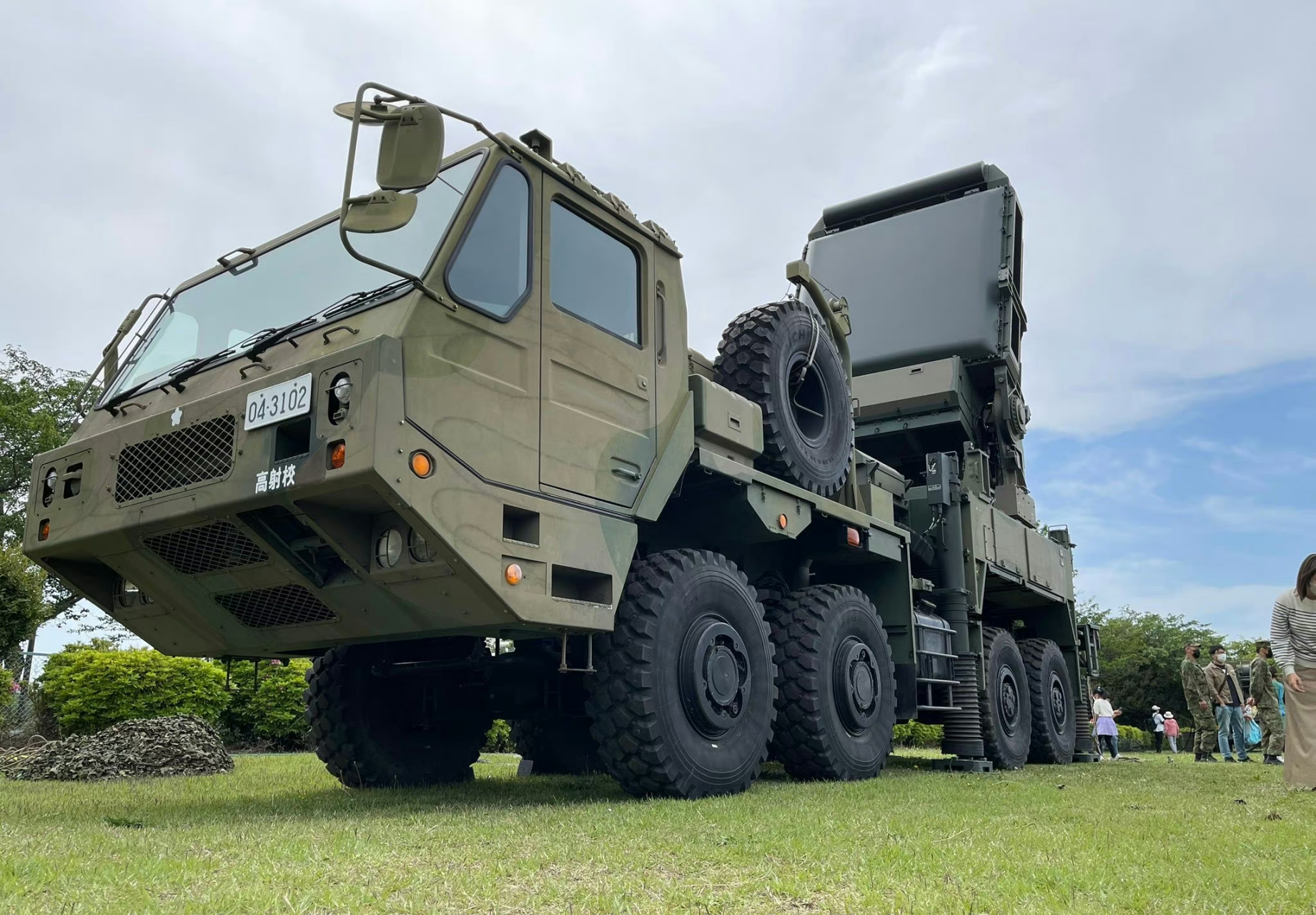 日本自卫队03式中程防空导弹系统配装的雷达,放大看是日本三菱电机