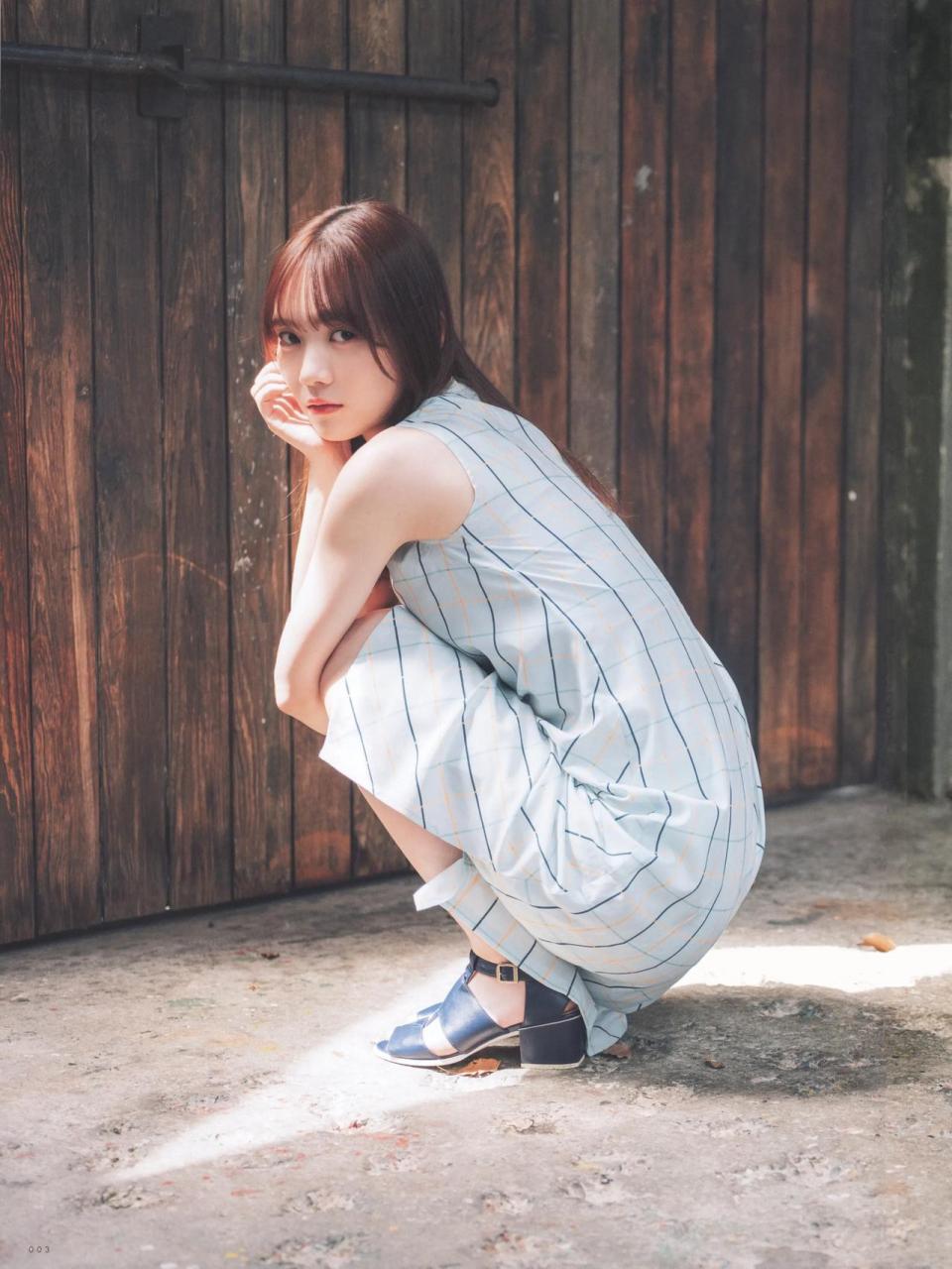 田村真佑的夏日穿搭,户外街拍真的小清新又可爱.