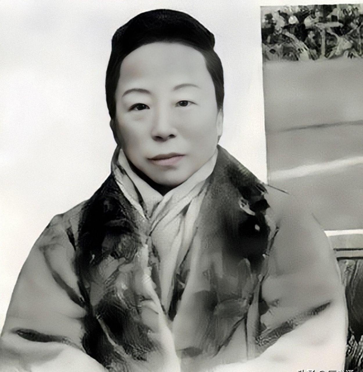 领动计划# 1887年,15岁的赛金花被48岁的状元郎洪钧纳为三姨太.