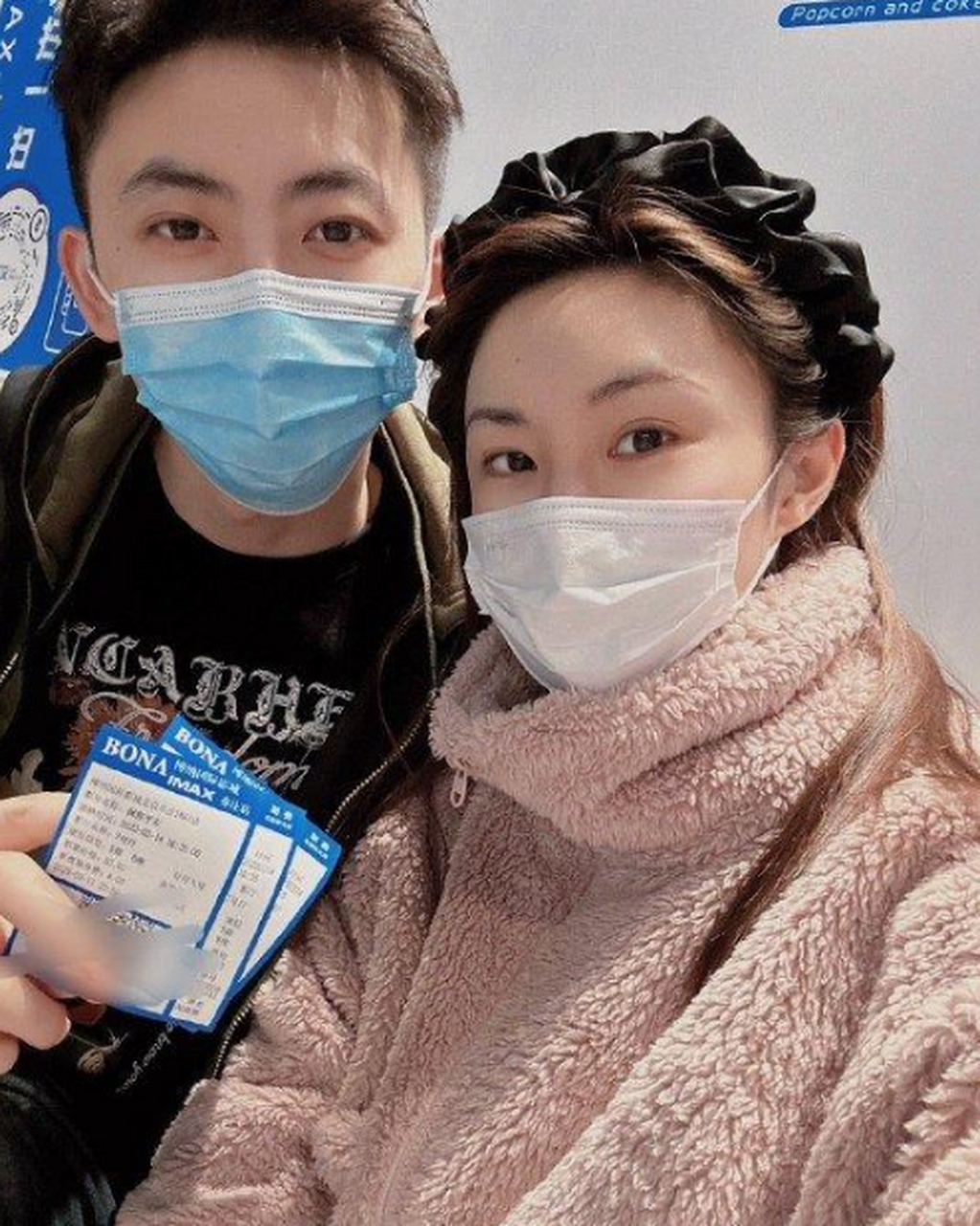 3月14日晚,34岁《奇葩说》辩手"大王"沈夏在社交网更新一则动态,附文