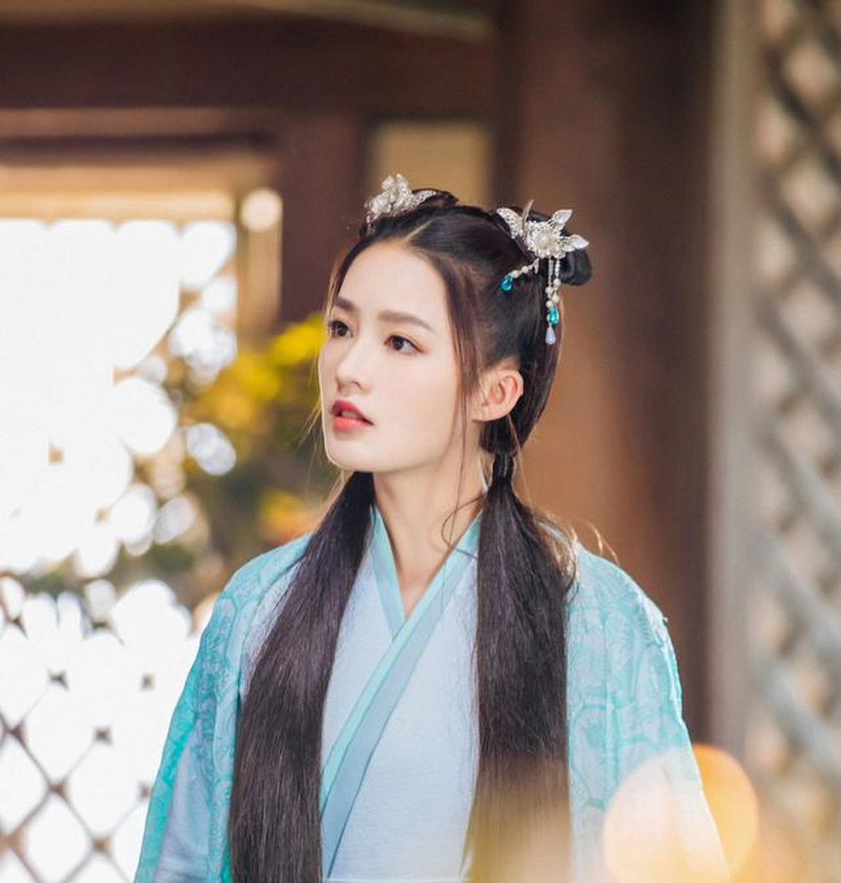 组图:《狼殿下》开播全集上线 李沁双马尾造型少女感十足[顶]