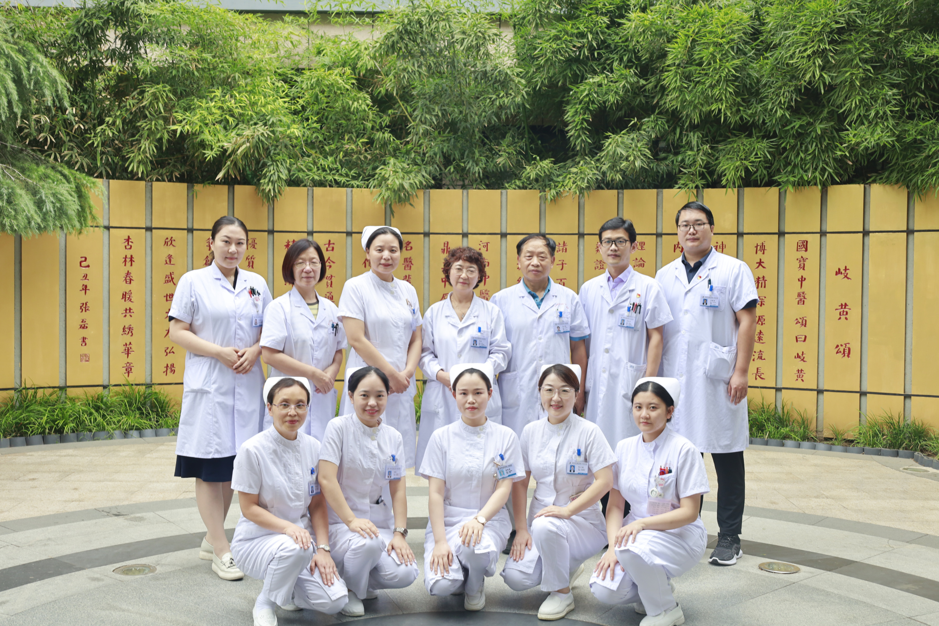 大家好,我是邵静,是河南中医药大学第一附属医院老年病科主任医师