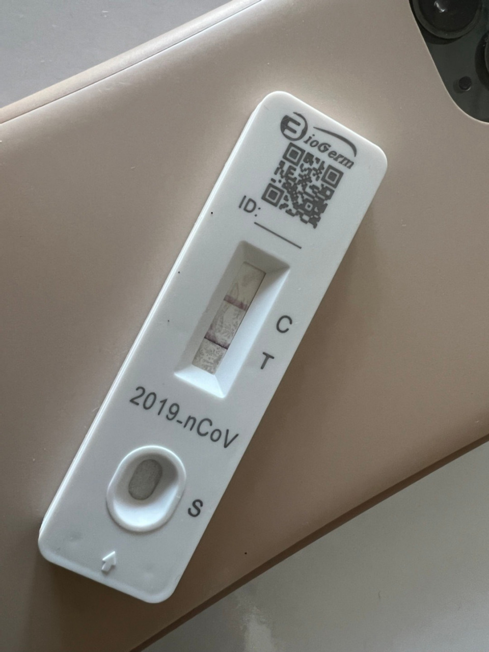 三天前半夜发烧,感觉不适,估计二阳了,测了个抗原,显示正常,就当一般