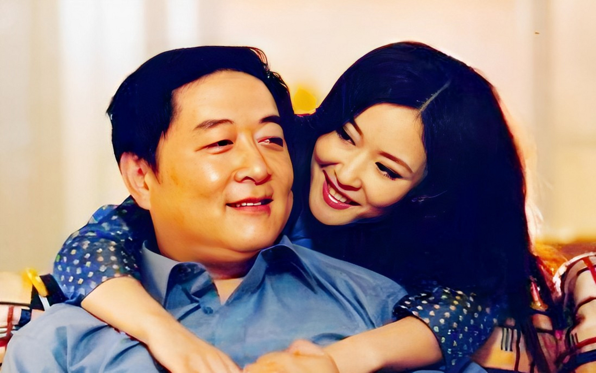 刘斌的朋友也建议她:"这个小姑娘比你年轻二十五