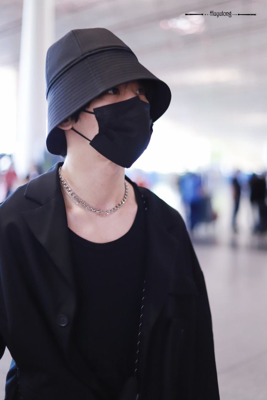 胡雨桐今天在机场的私人服务器上分享了.