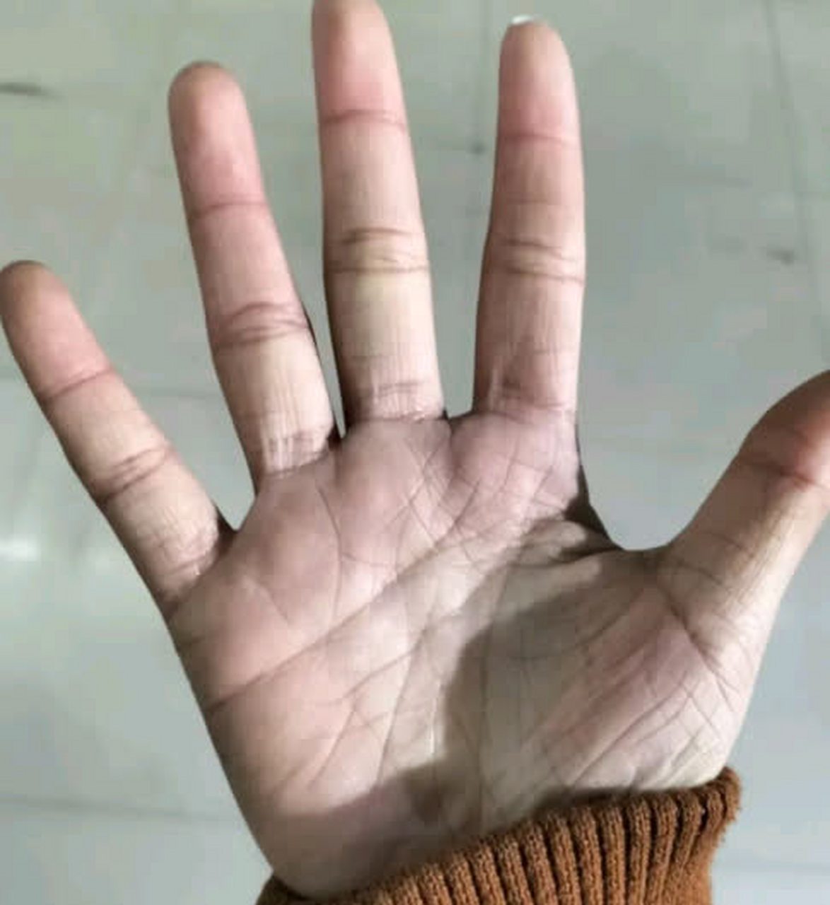 我手上的掌纹这么乱,是不是意味着以后就没有财富了?[鄙视]