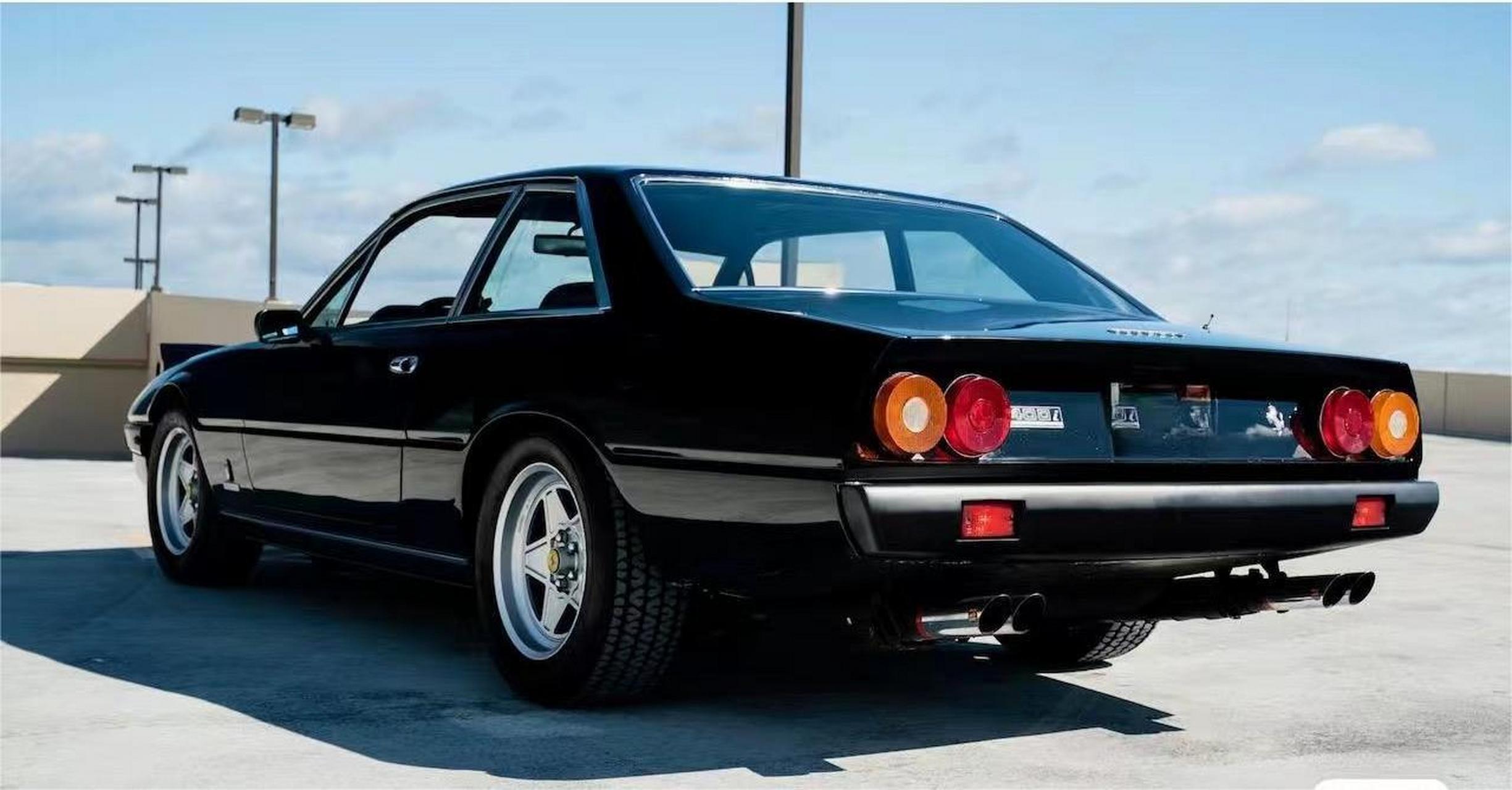 1983年的法拉利400i是一款豪华gt跑车,搭载4.