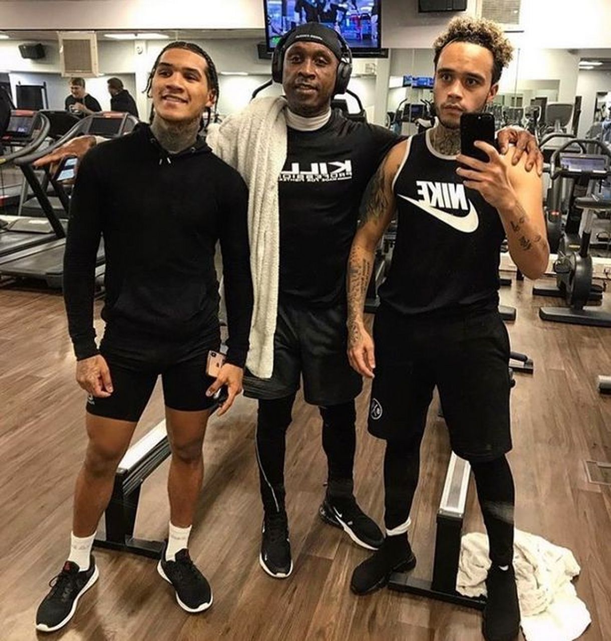 据报道,前中量级,超中量级冠军奈杰尔-本恩(nigel benn)的儿子哈雷