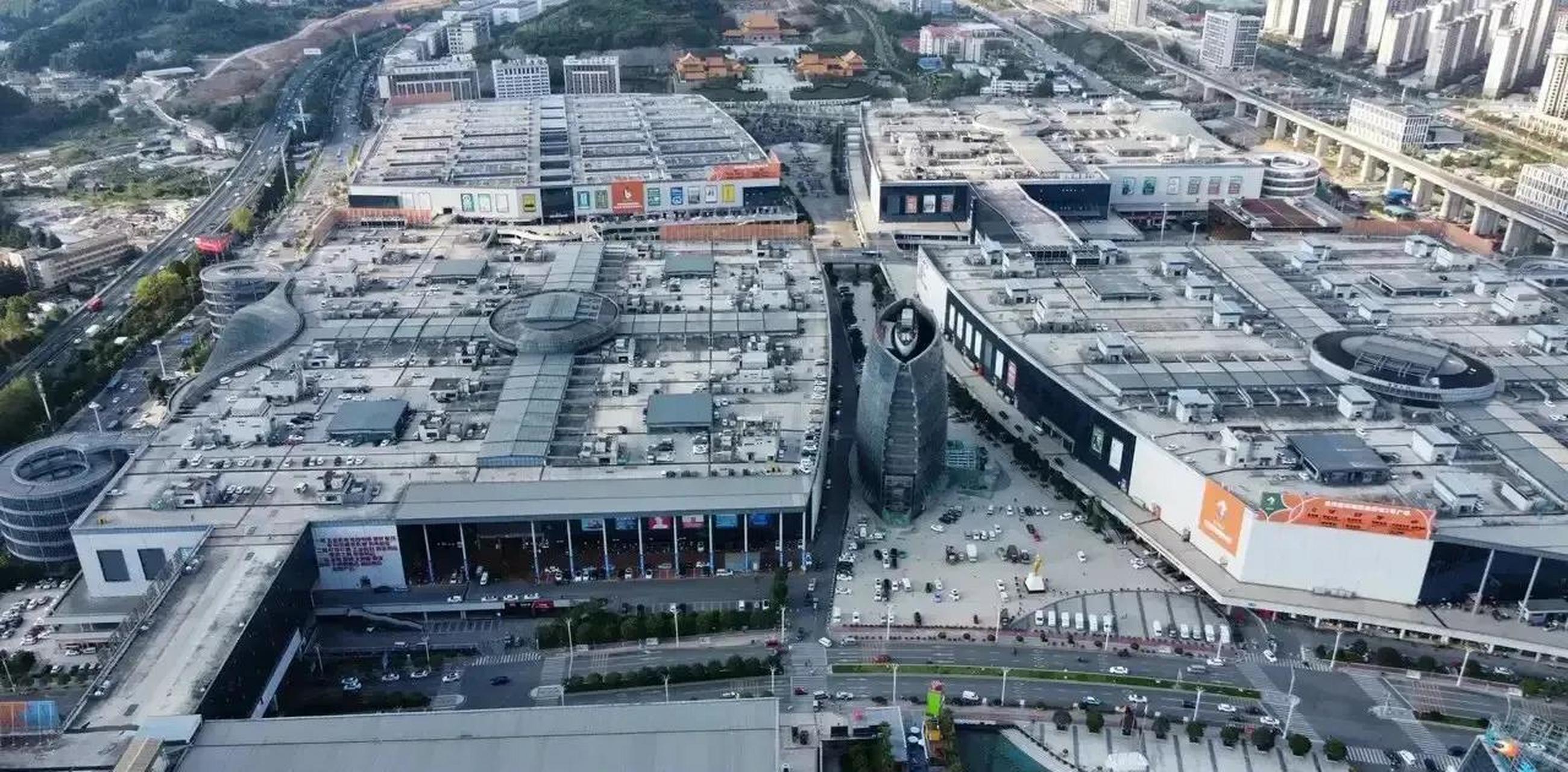 金阳-贵阳西南国际商贸城.  这是一个为了超火附近房价的项目吗?
