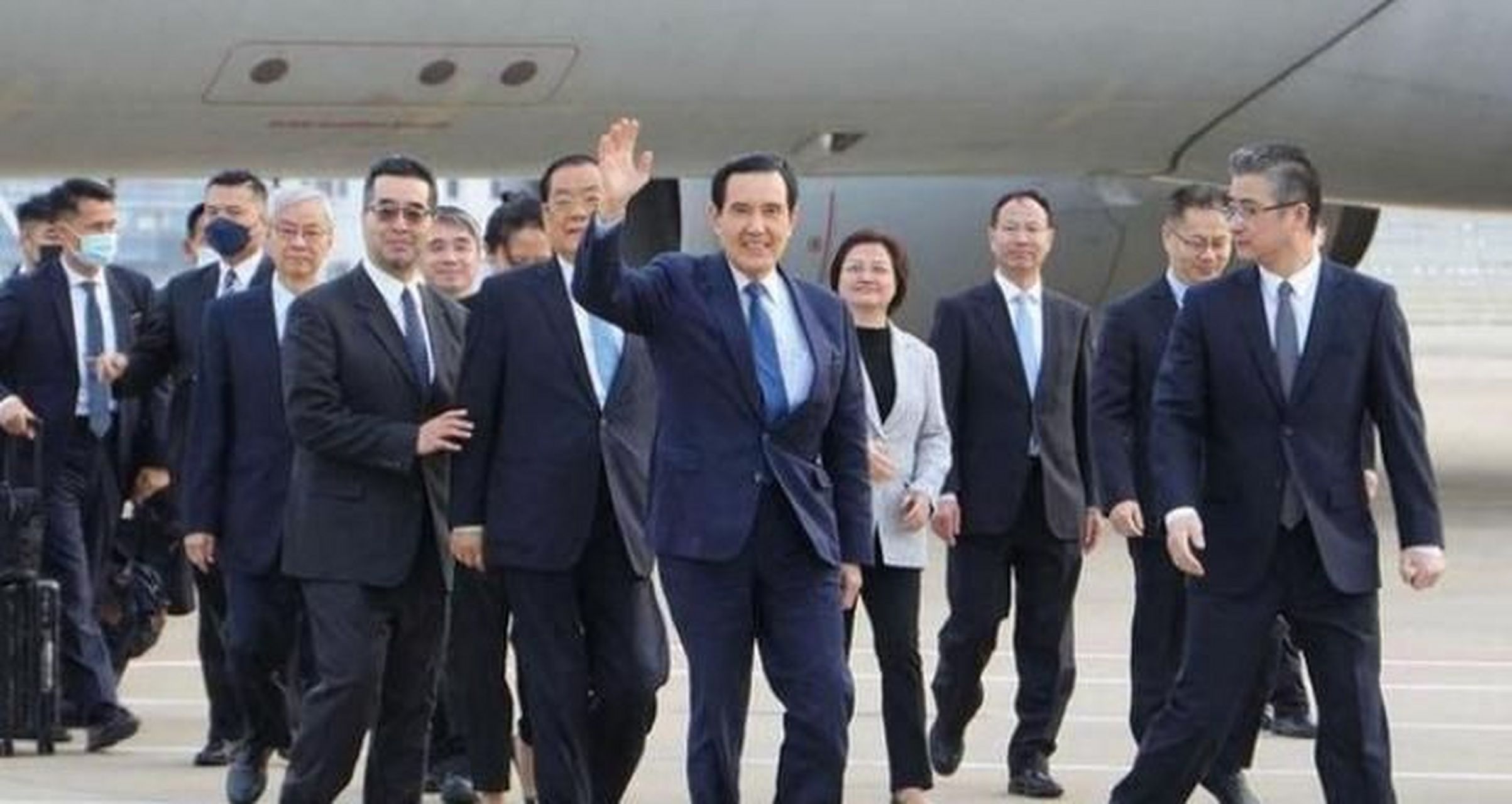 不知看到大陆辽阔的国土及日新月异的发展有何感想?