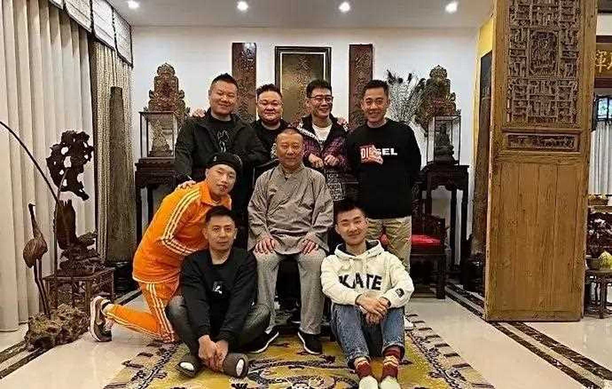 郭德纲icon在北京的豪宅位于昌平区,名曰玫瑰园,总面积约1000平米