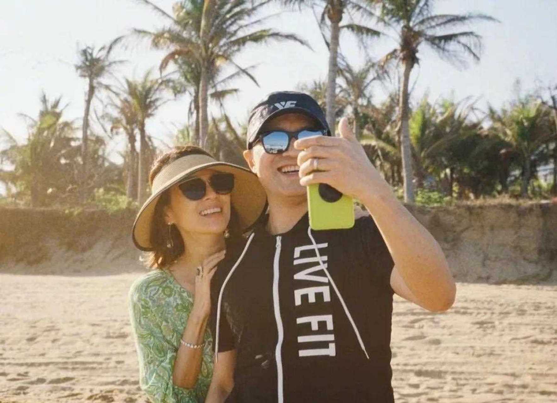 前段时间赵丽颖冯绍峰离婚,网络上新起了关于"绿手套"的言论,说没办