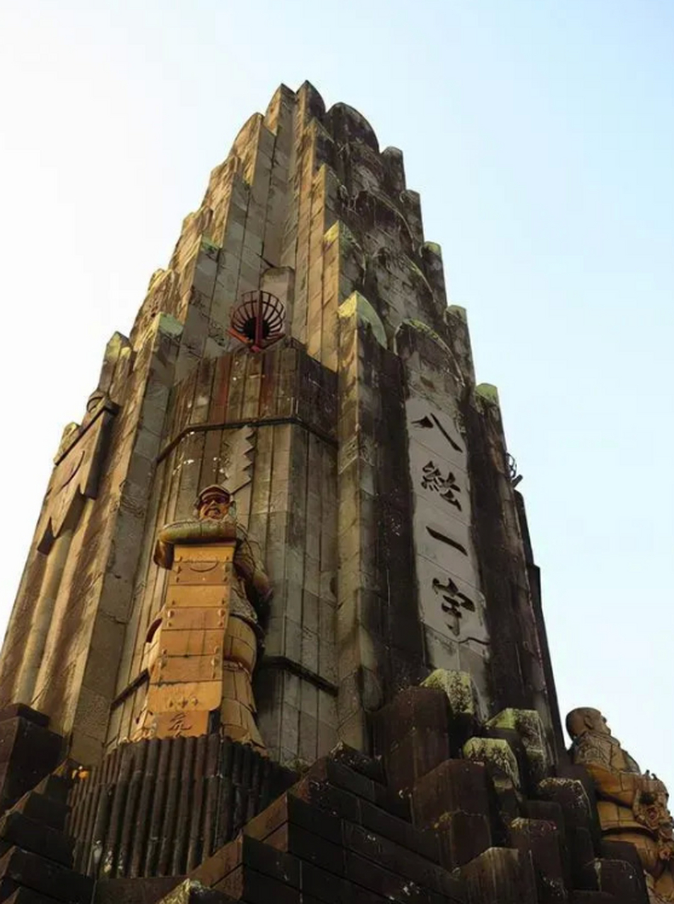 在日本的宫崎县有一座镇魂塔,塔下镇压着来自中国各地的238件石块