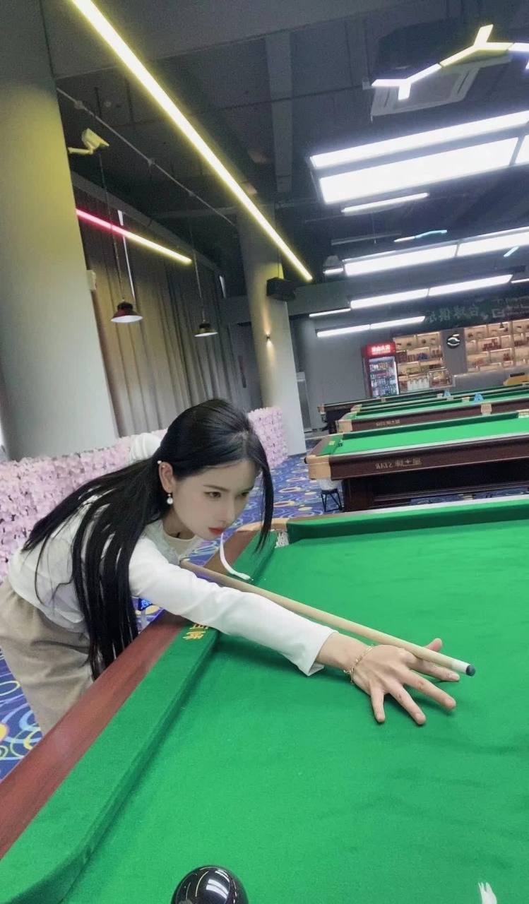 小姐姐姿势不够标准,我来手把手教一下吧.  [颜色][颜色][颜色][微笑]